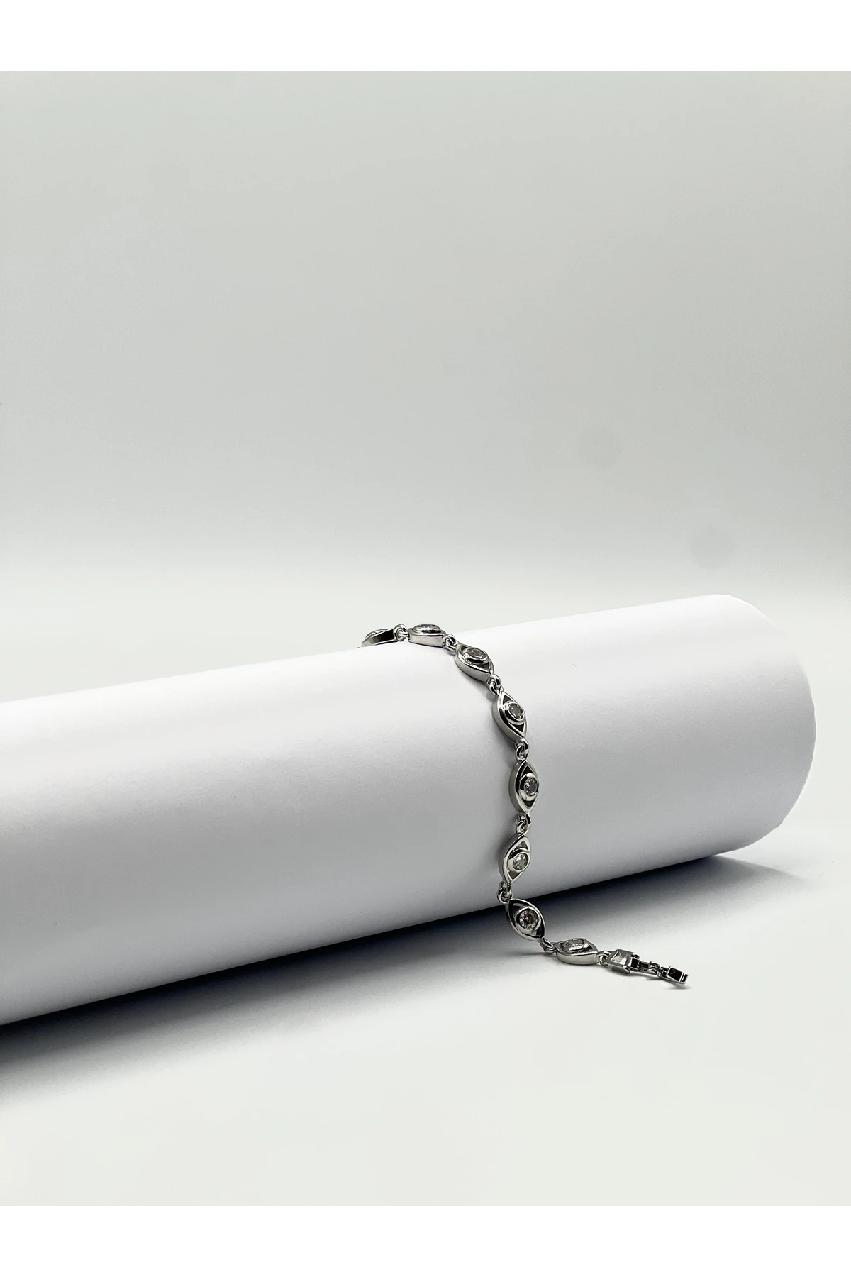 Göz şeklinde çelik kaplama bileklik