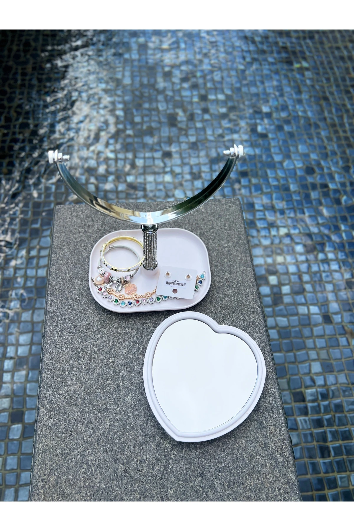 Kalp şeklinde taşlı masa aynası