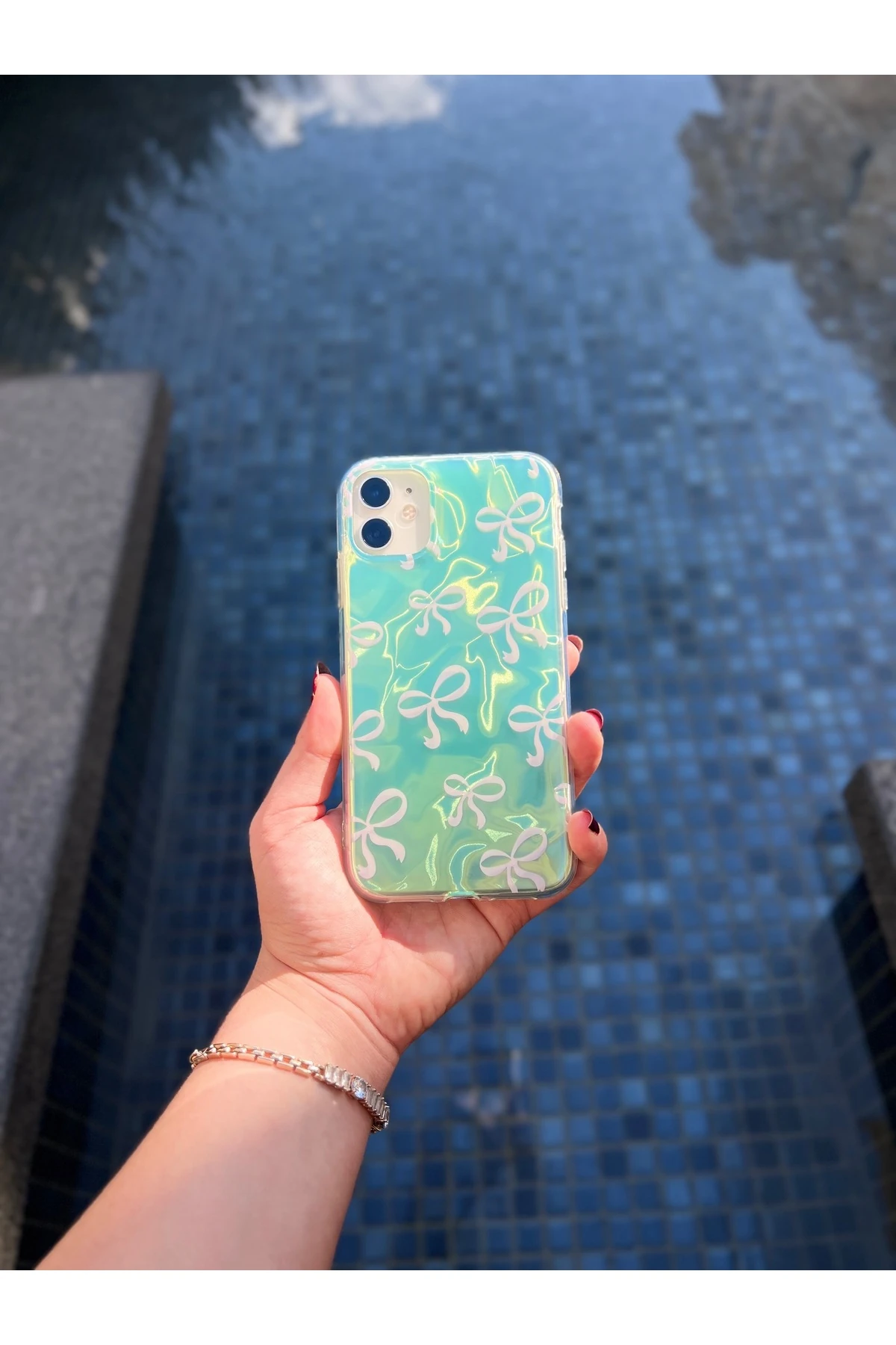 İphone11 Holografik Fiyonk Desenli Telefon Kılıfı