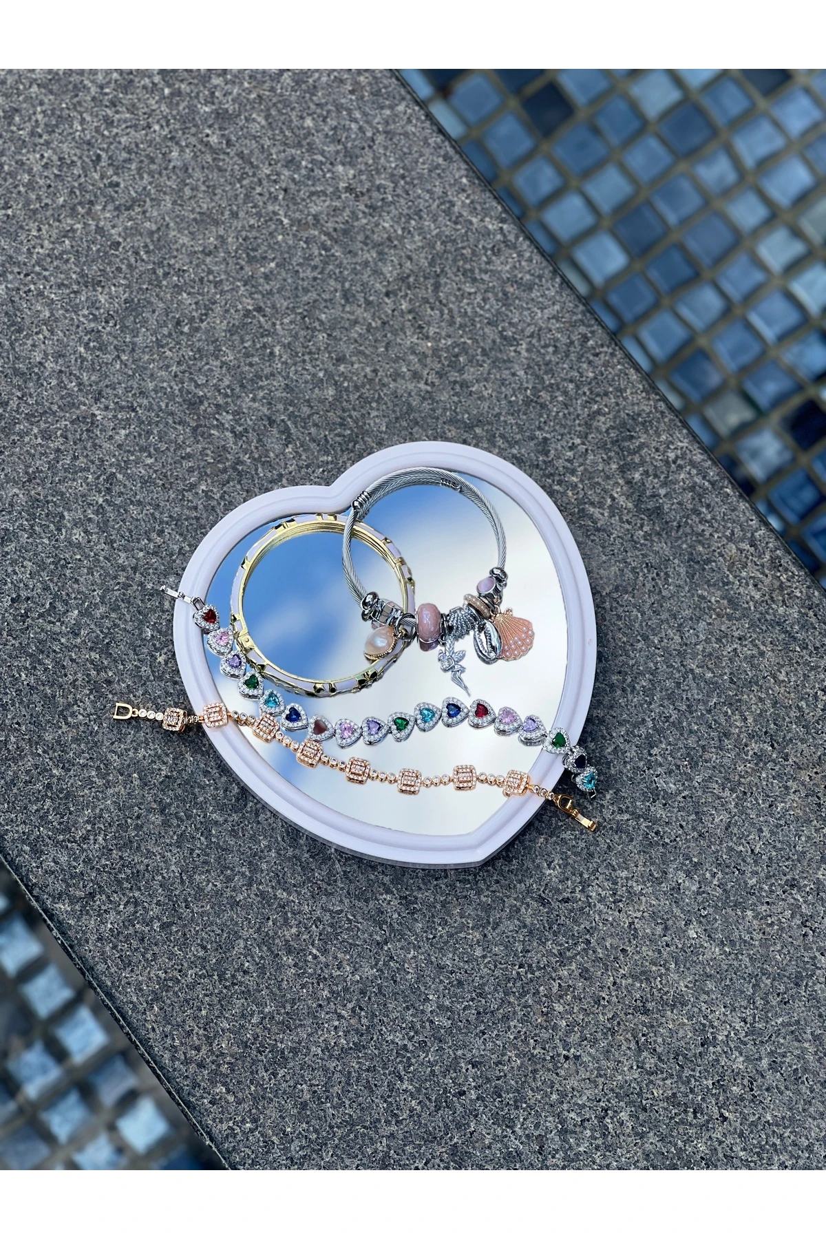 Kalp şeklinde taşlı masa aynası