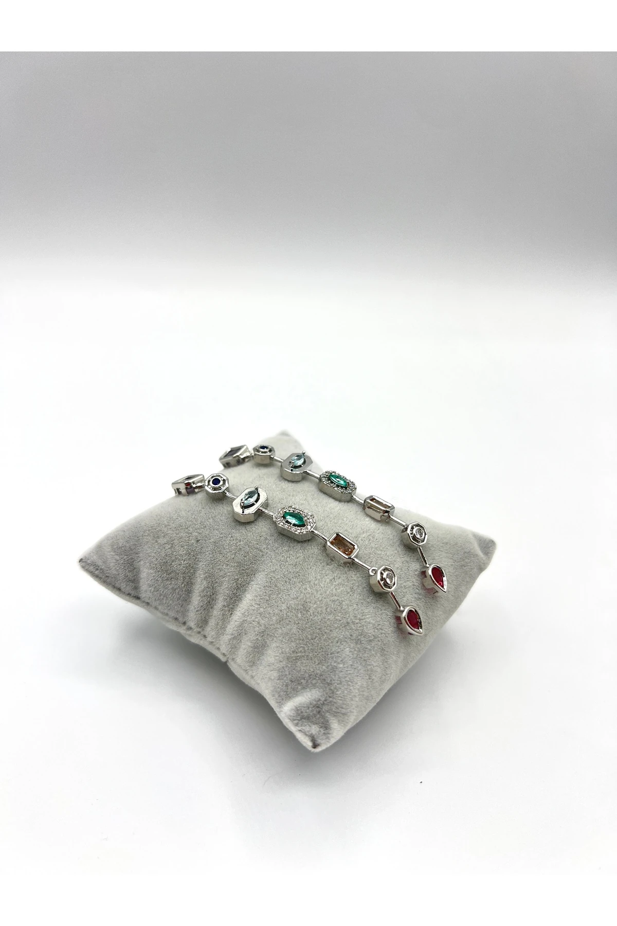 7 element taşlı Çelik küpe