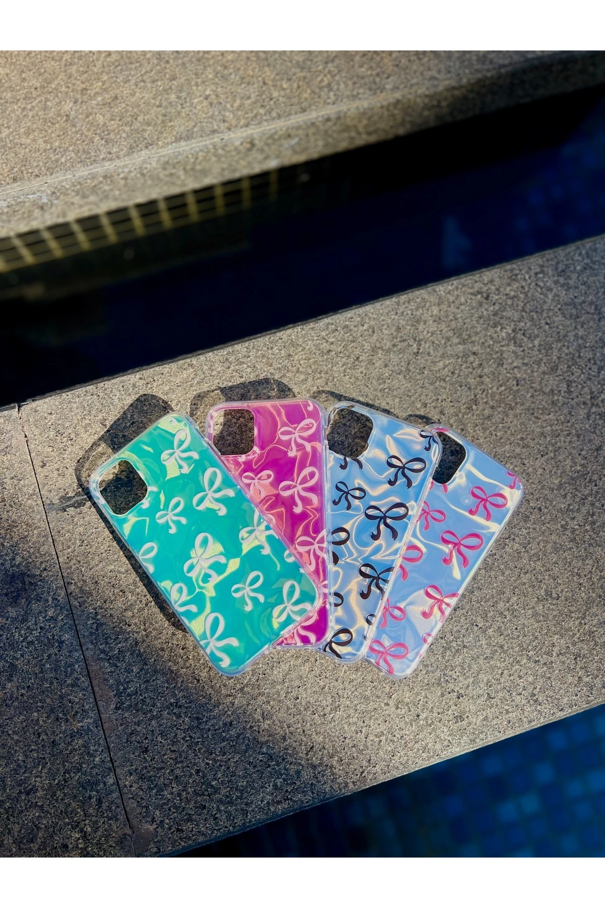 İphone11 Holografik Fiyonk Desenli Telefon Kılıfı