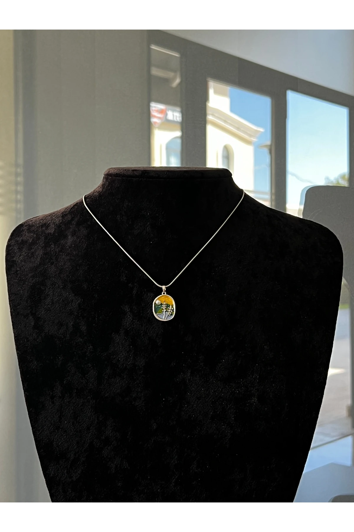 "Doğal Taş Detaylı Çiçek Desenli Pinterest Kolye"