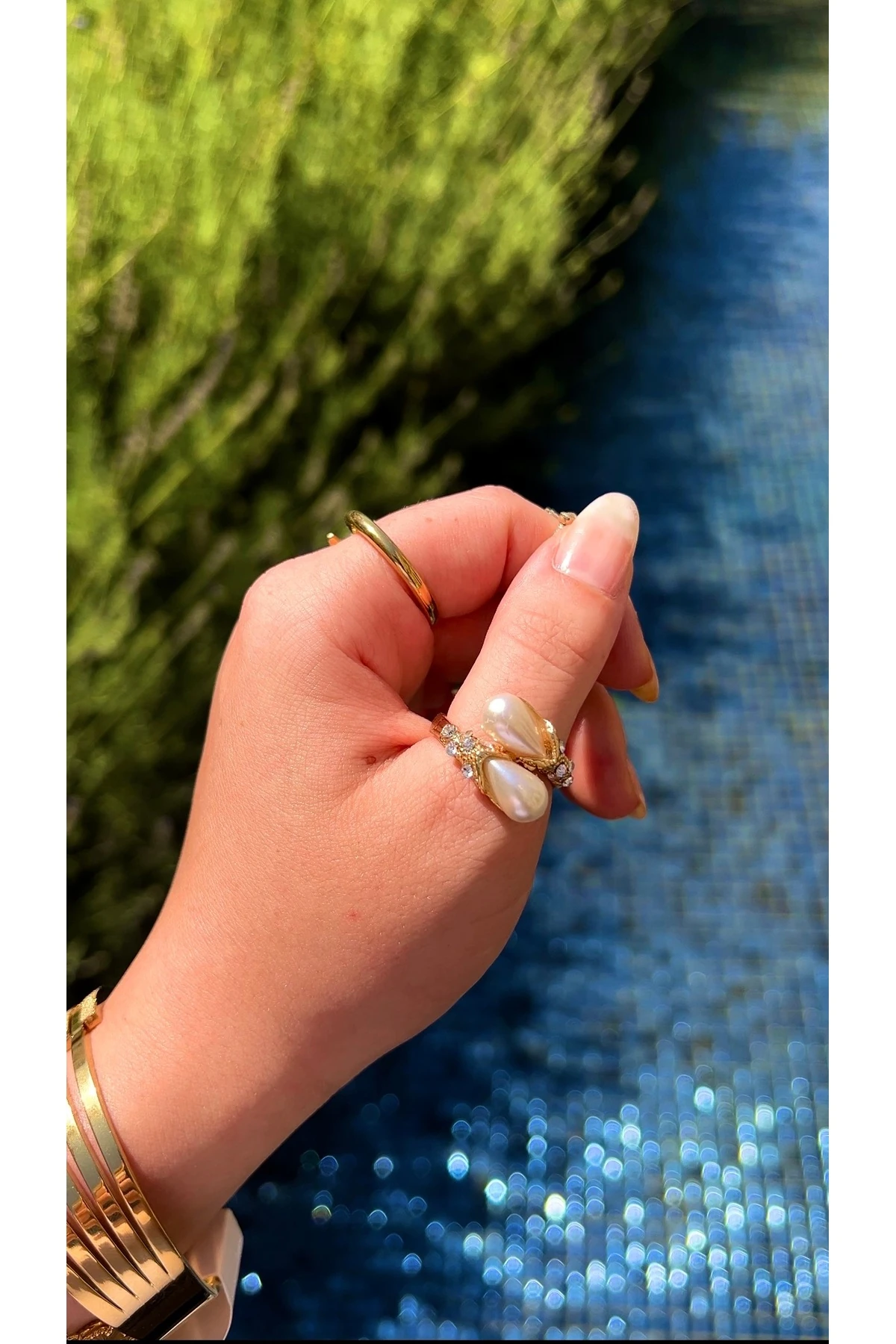 Minimal altın nokta yüzük