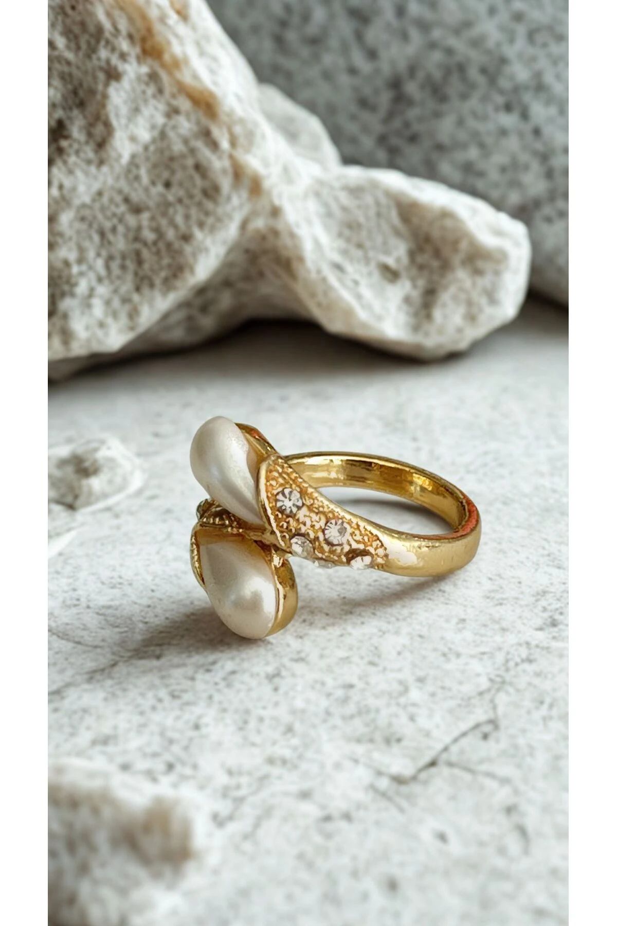 Minimal altın nokta yüzük