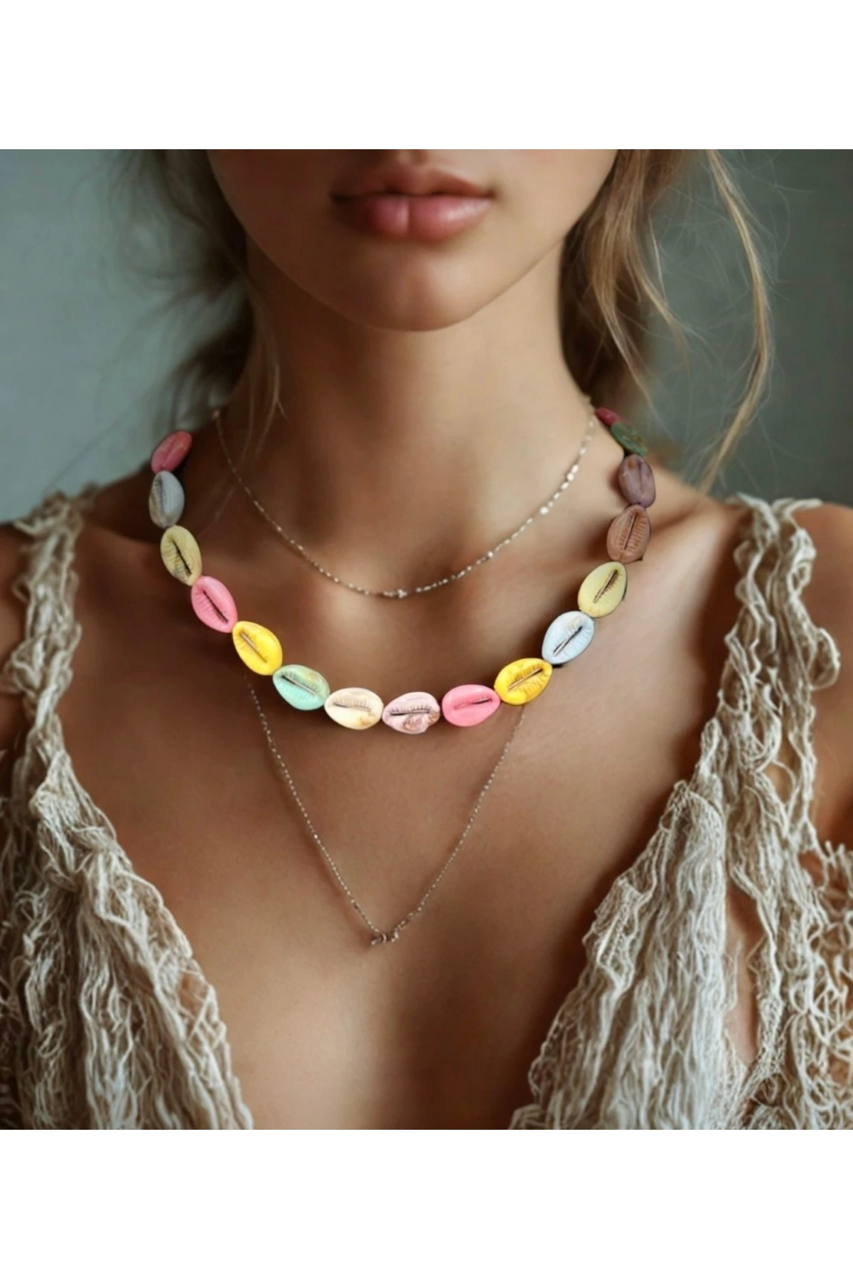 Renkli deniz kabuğu kolye