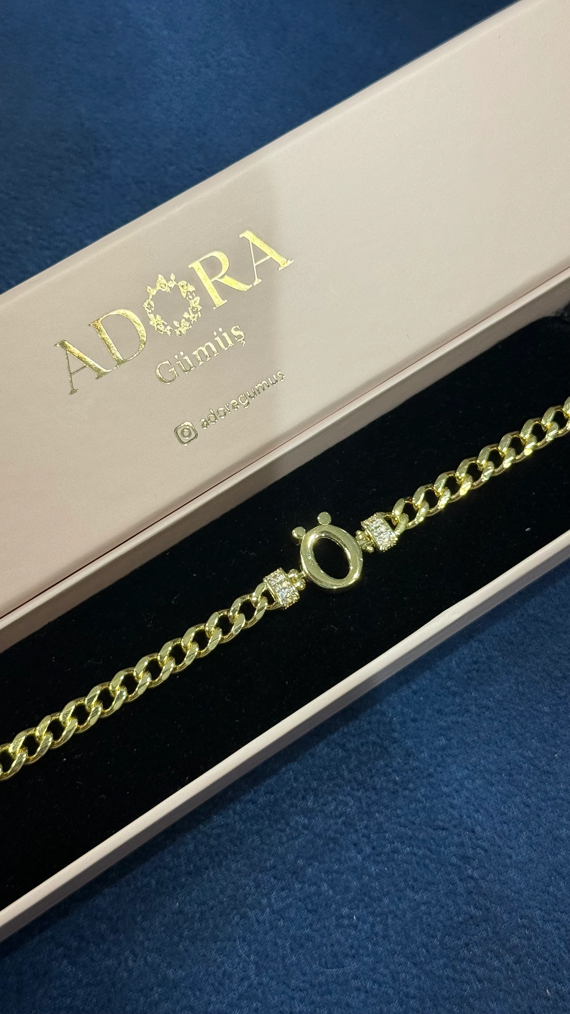 925 Ayar Gümüş Üzerine 14 Ayar Altın Kaplama Ö Harfi Gurmet Harf Bileklik  main variant image