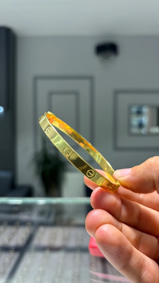 925 Ayar Patentli Gümüş Üzeri 22 Ayar Altın Kaplama Aşk Model Kelepçe image