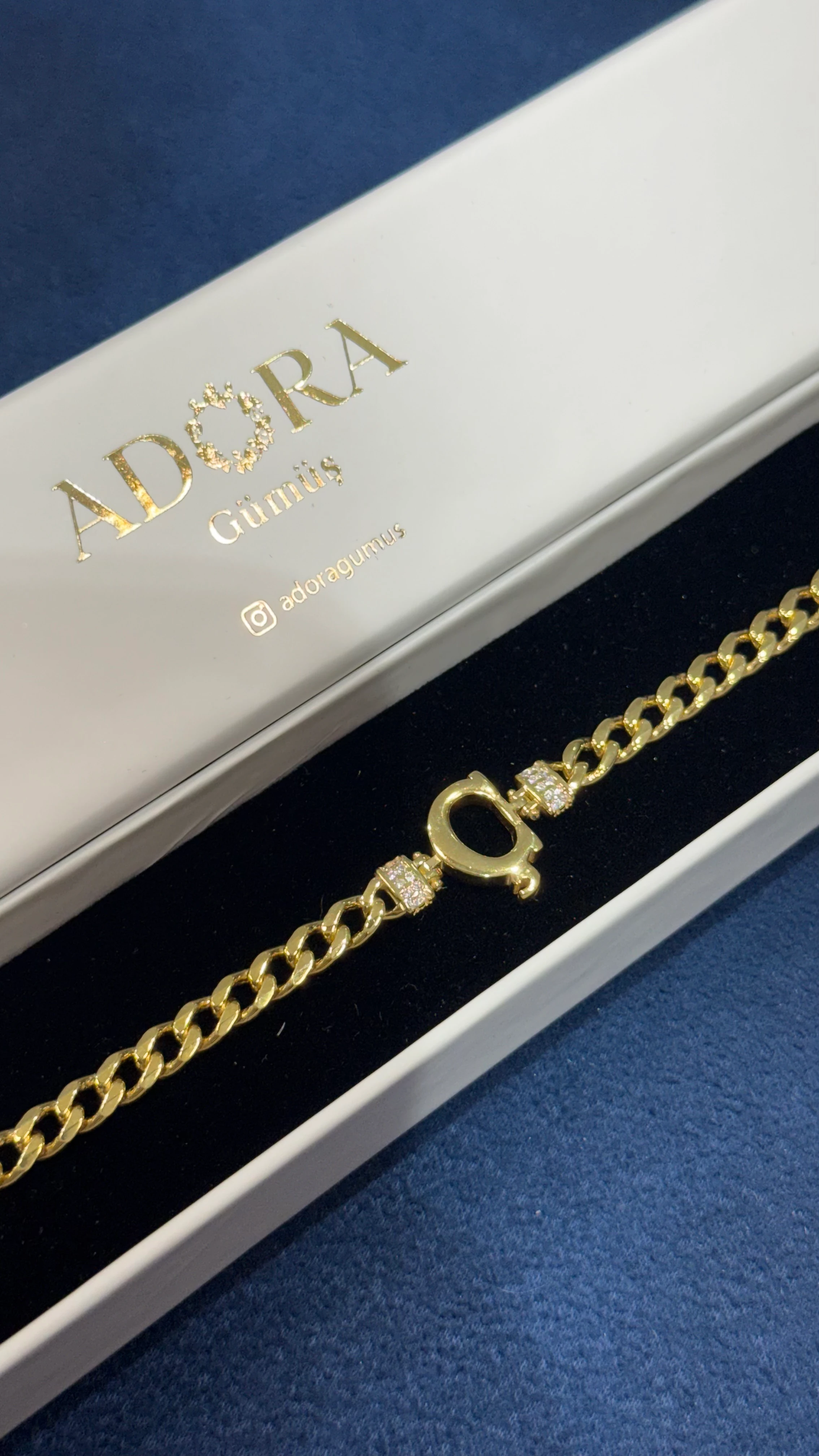 925 Ayar Gümüş Üzerine 14 Ayar Altın Kaplama Ç Harfi Gurmet Harf Bileklik image