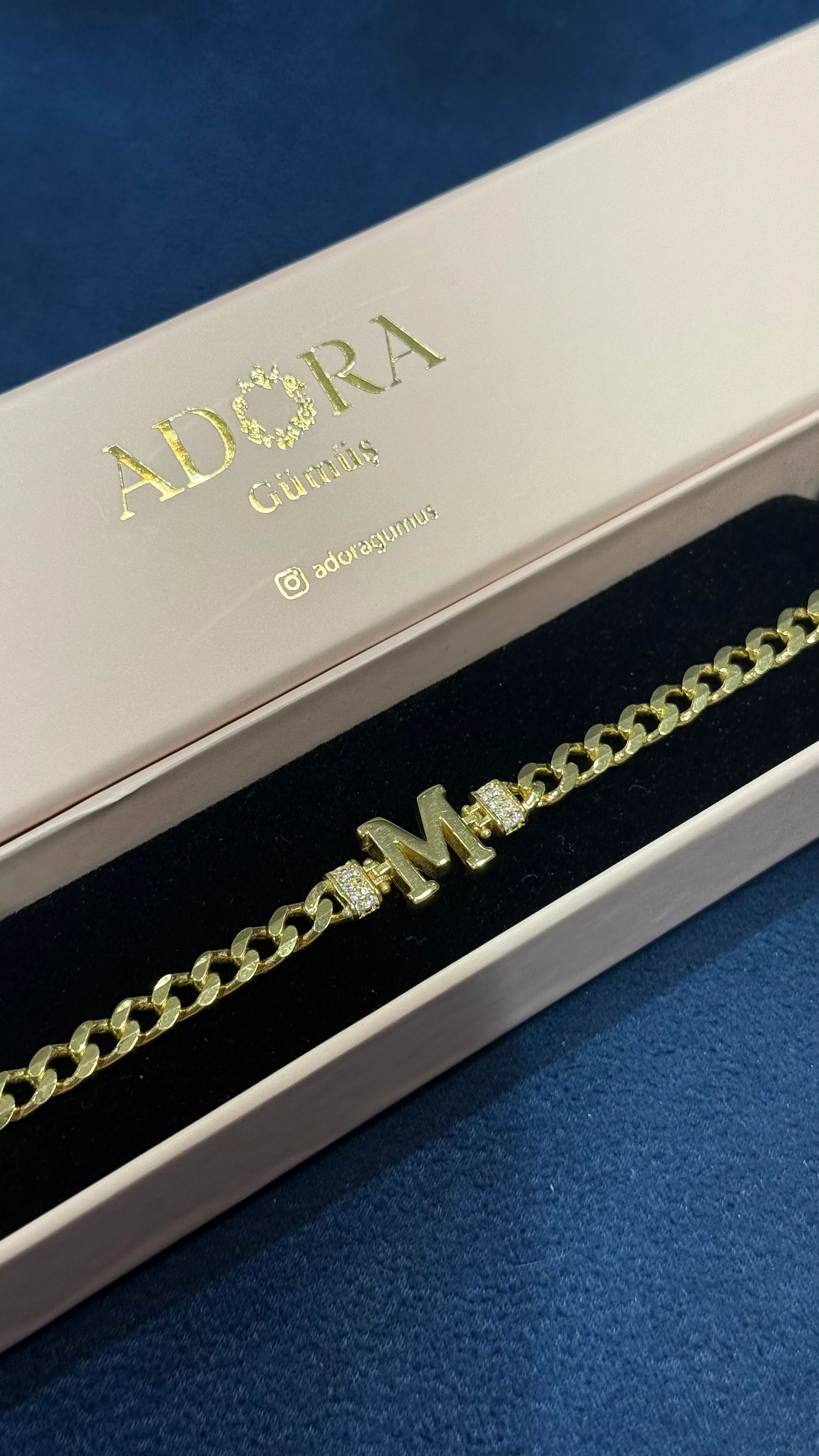 925 Ayar Gümüş Üzerine 14 Ayar Altın Kaplama M Harfi Gurmet Harf Bileklik