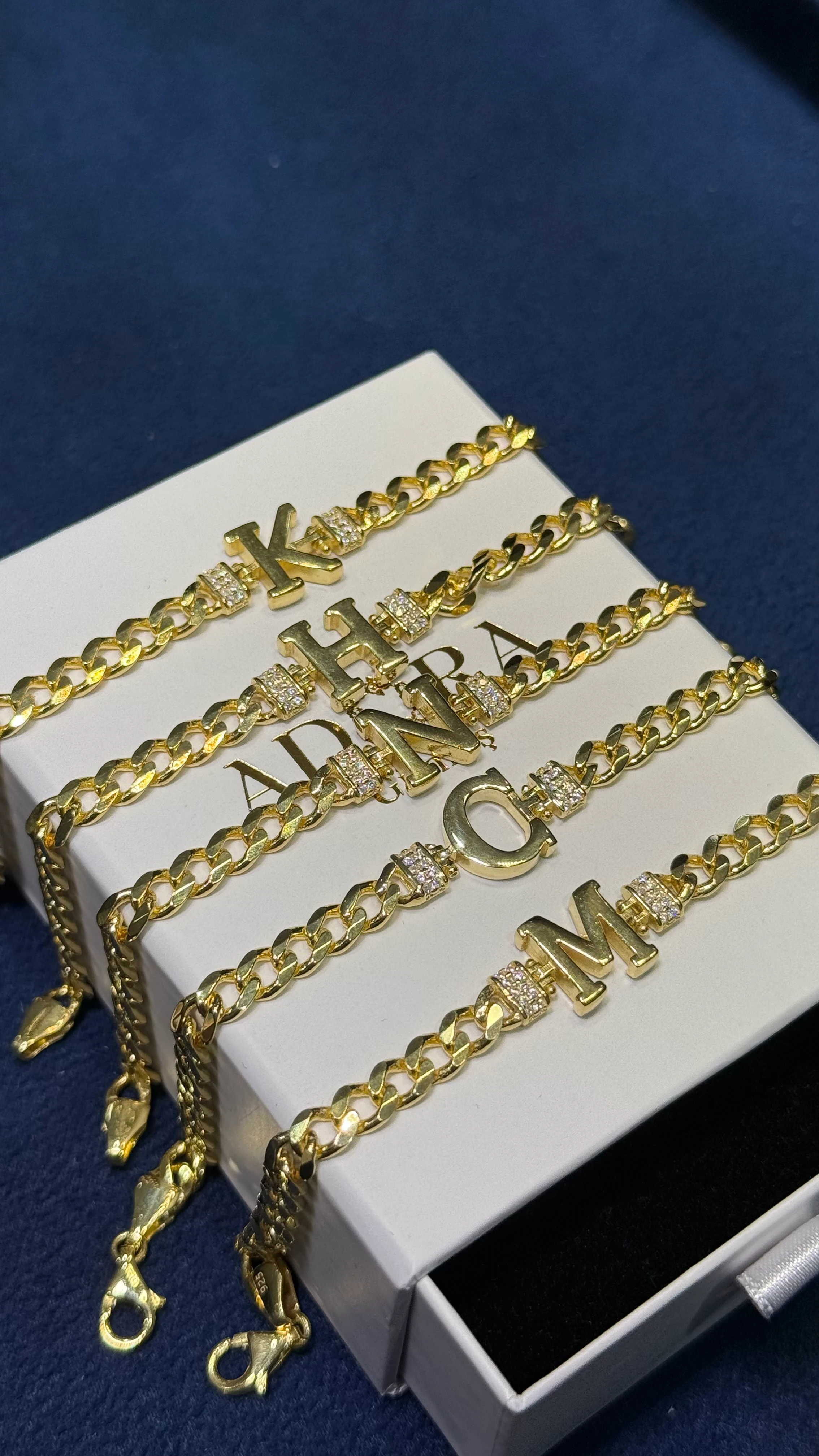 925 Ayar Gümüş Üzerine 14 Ayar Altın Kaplama Ç Harfi Gurmet Harf Bileklik