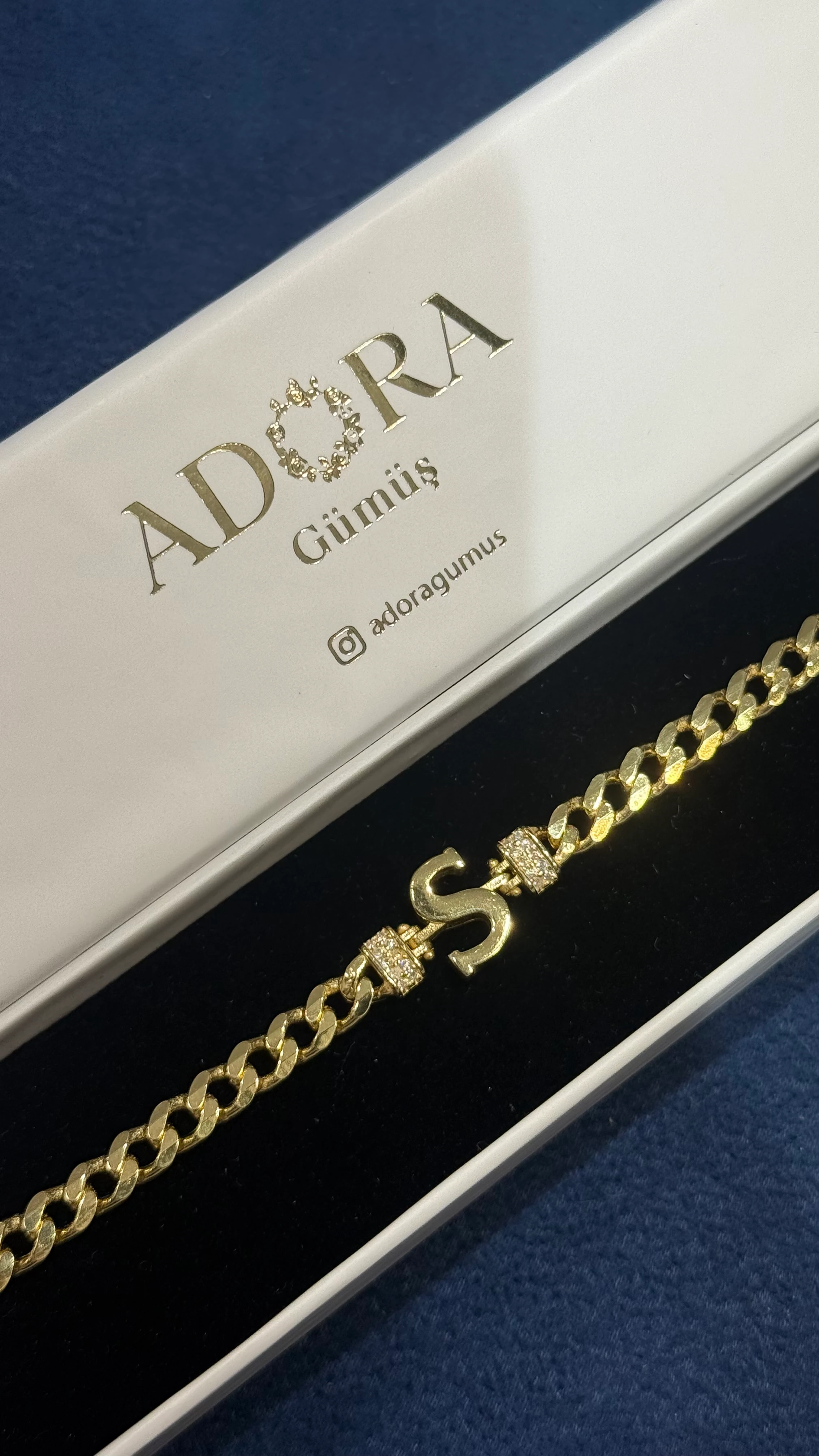 925 Ayar Gümüş Üzerine 14 Ayar Altın Kaplama S Harfi Gurmet Harf Bileklik  main variant image