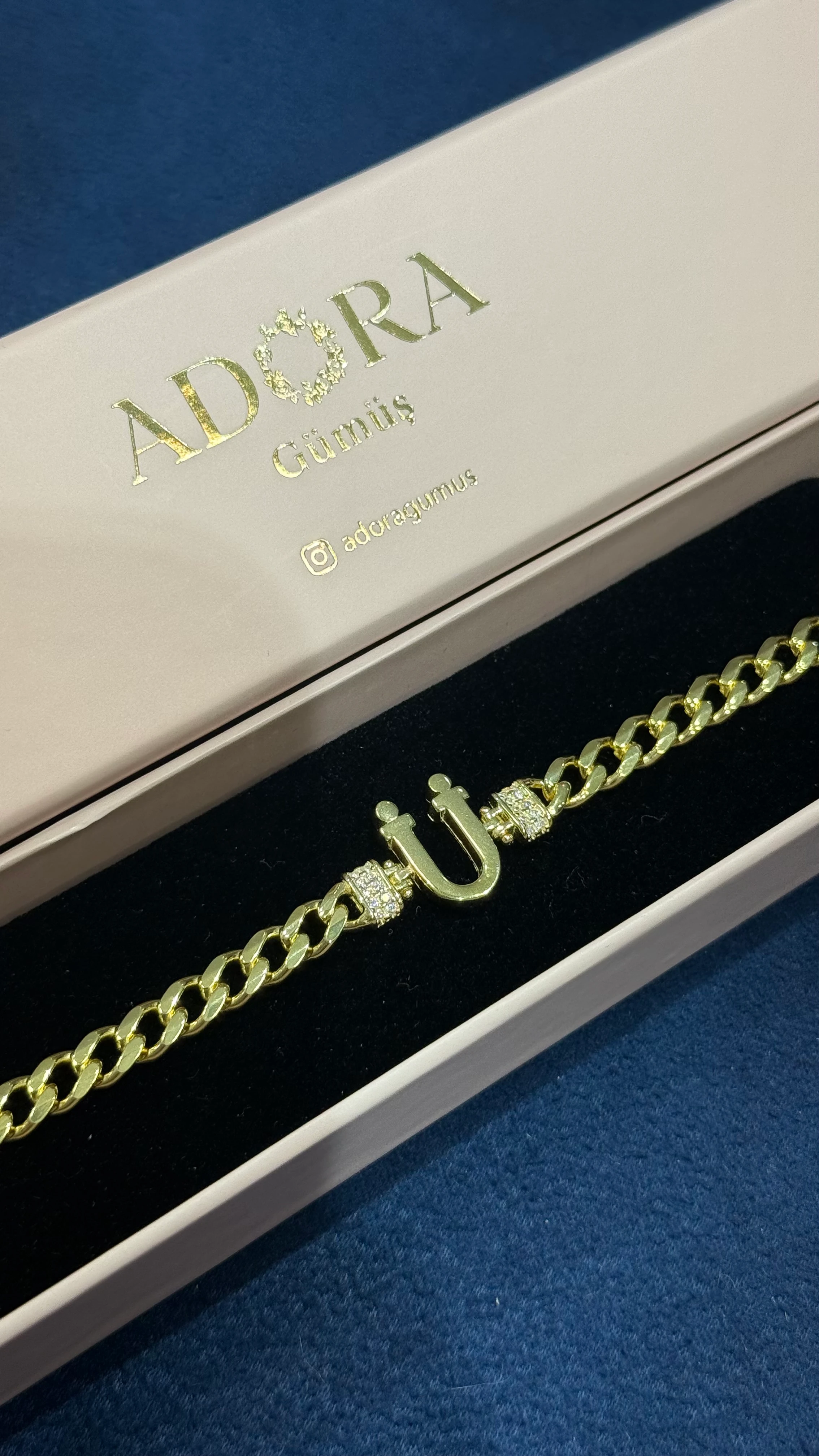 925 Ayar Gümüş Üzerine 14 Ayar Altın Kaplama Ü Harfi Gurmet Harf Bileklik  main variant image