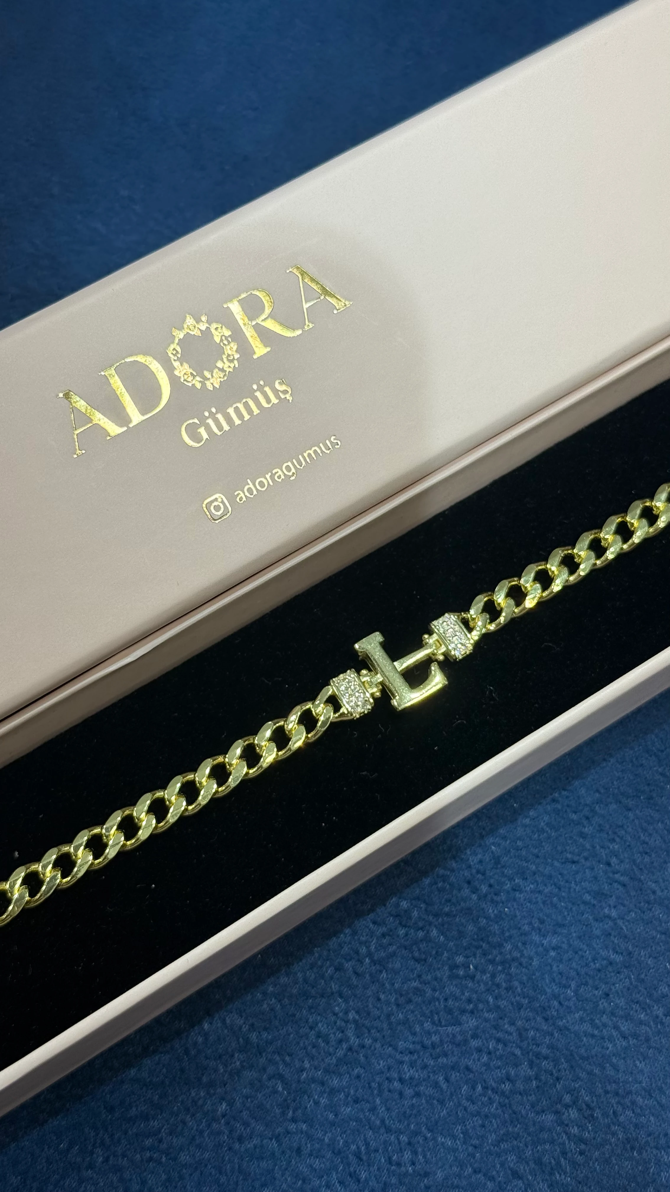 925 Ayar Gümüş Üzerine 14 Ayar Altın Kaplama L Harfi Gurmet Harf Bileklik main variant image