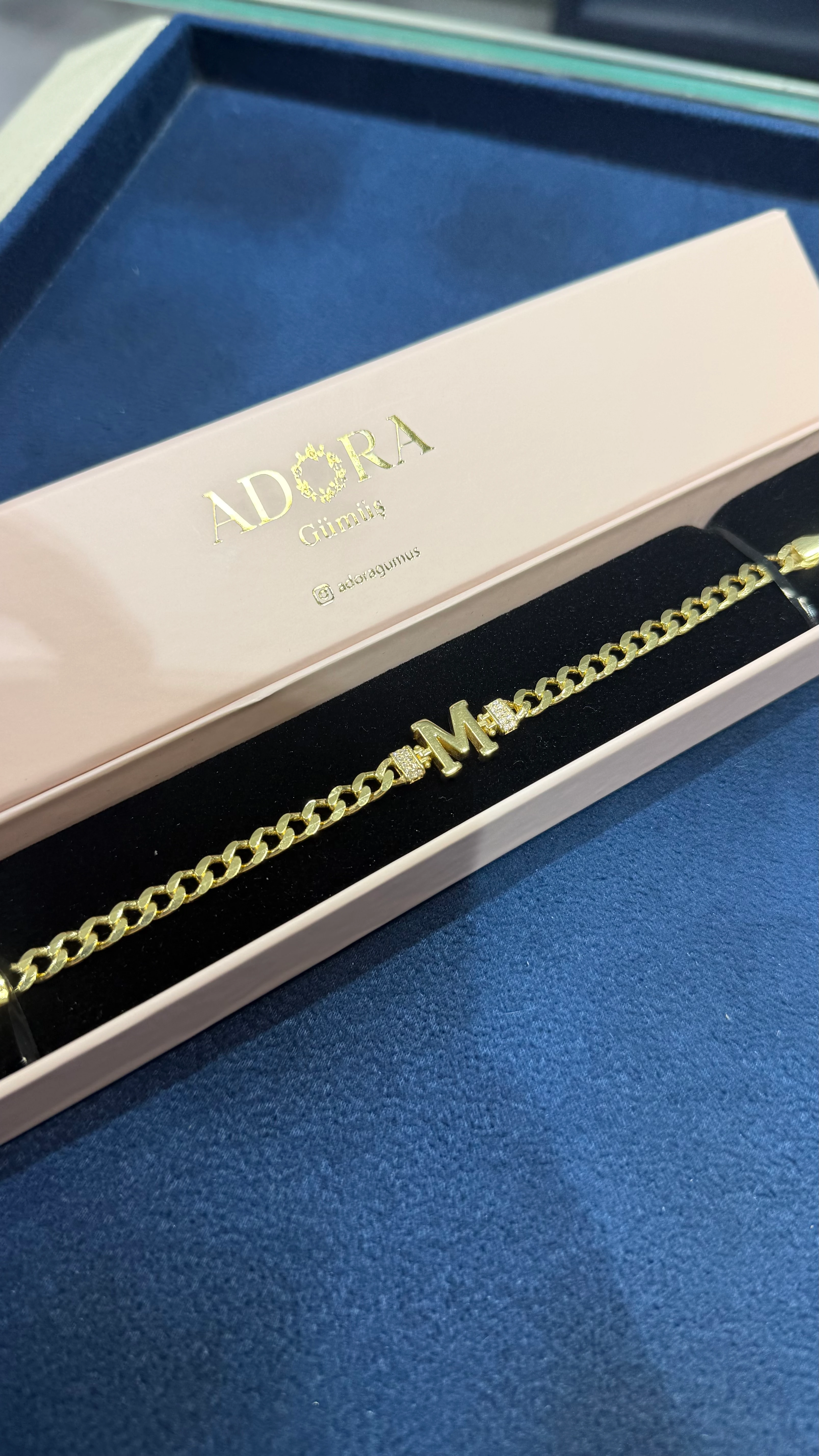 925 Ayar Gümüş Üzerine 14 Ayar Altın Kaplama M Harfi Gurmet Harf Bileklik