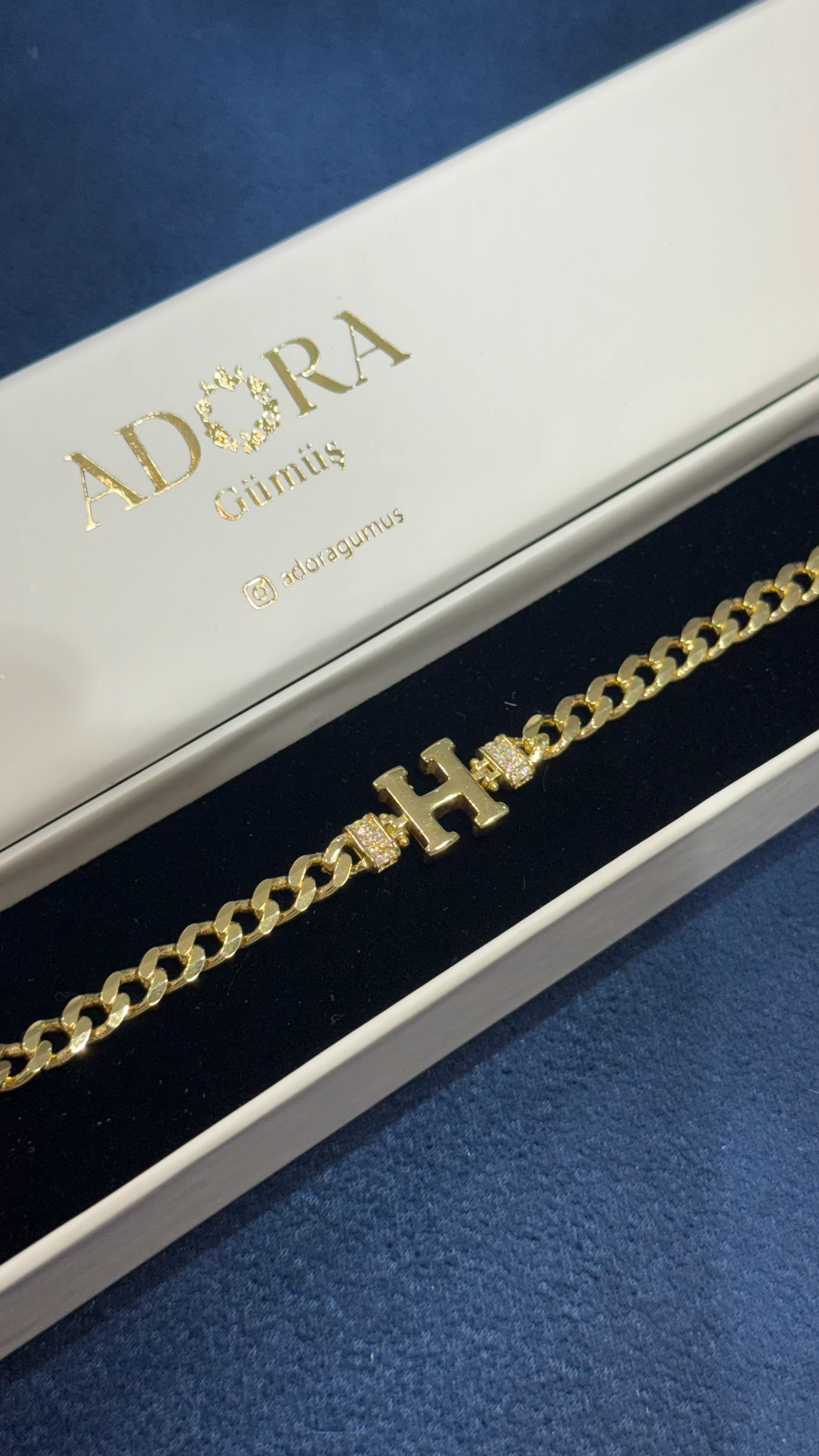 925 Ayar Gümüş Üzerine 14 Ayar Altın Kaplama H Harfi Gurmet Harf Bileklik main variant image