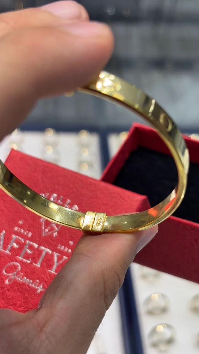 925 Ayar Patentli Gümüş Üzeri 22 Ayar Altın Kaplama Aşk Model Kelepçe