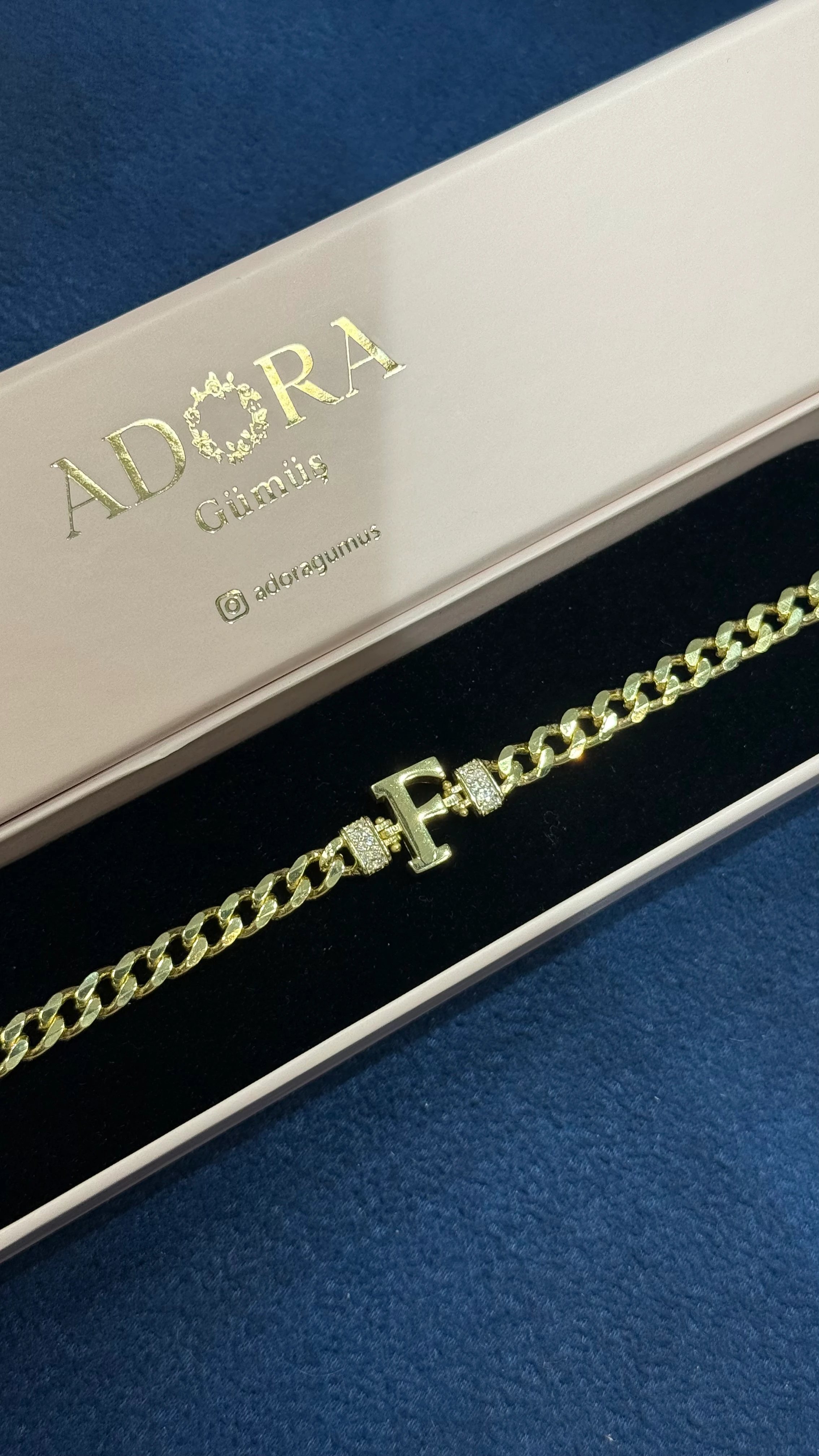 925 Ayar Gümüş Üzerine 14 Ayar Altın Kaplama F Harfi Gurmet Harf Bileklik