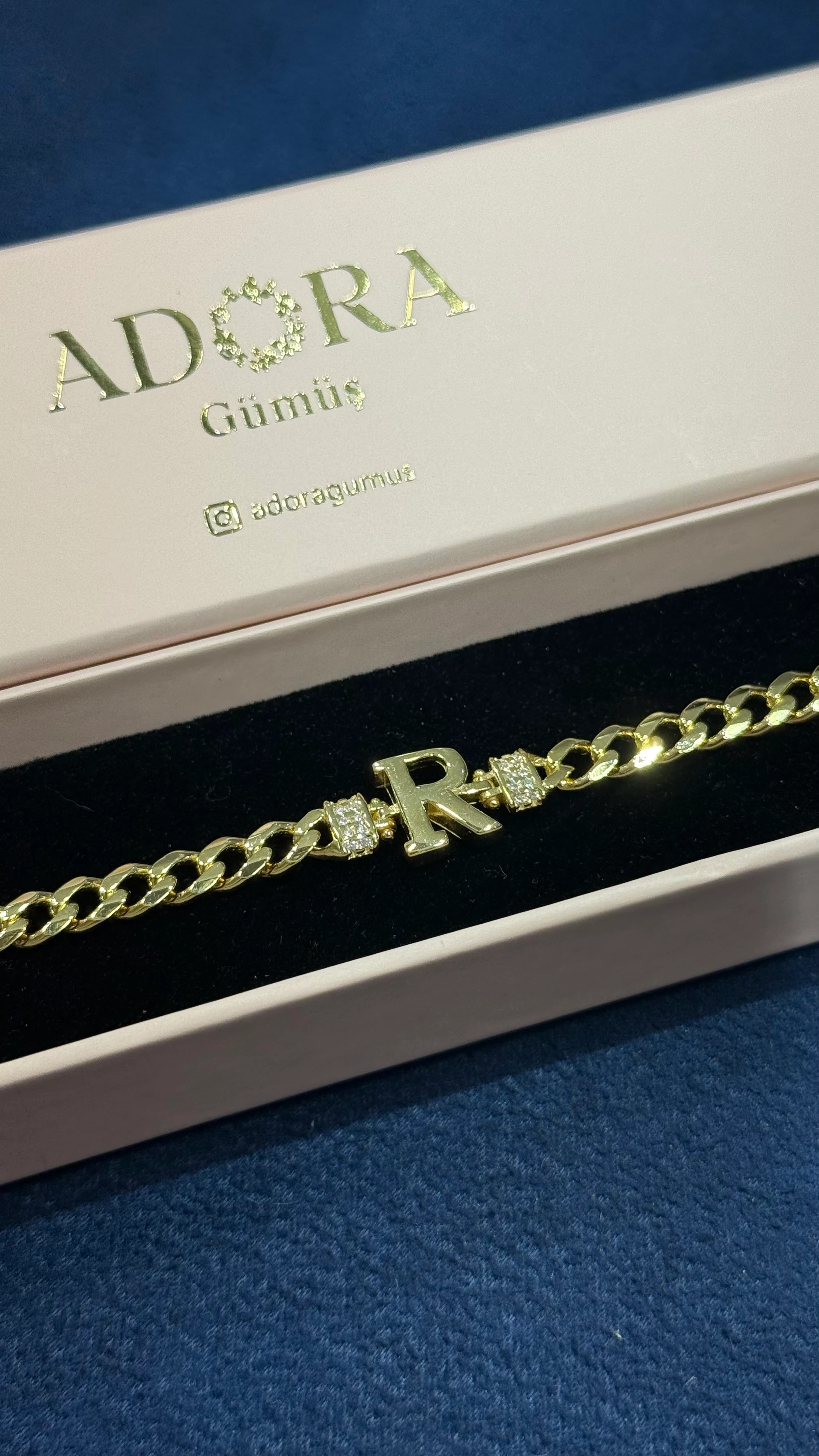 925 Ayar Gümüş Üzerine 14 Ayar Altın Kaplama R Harfi Gurmet Harf Bileklik 