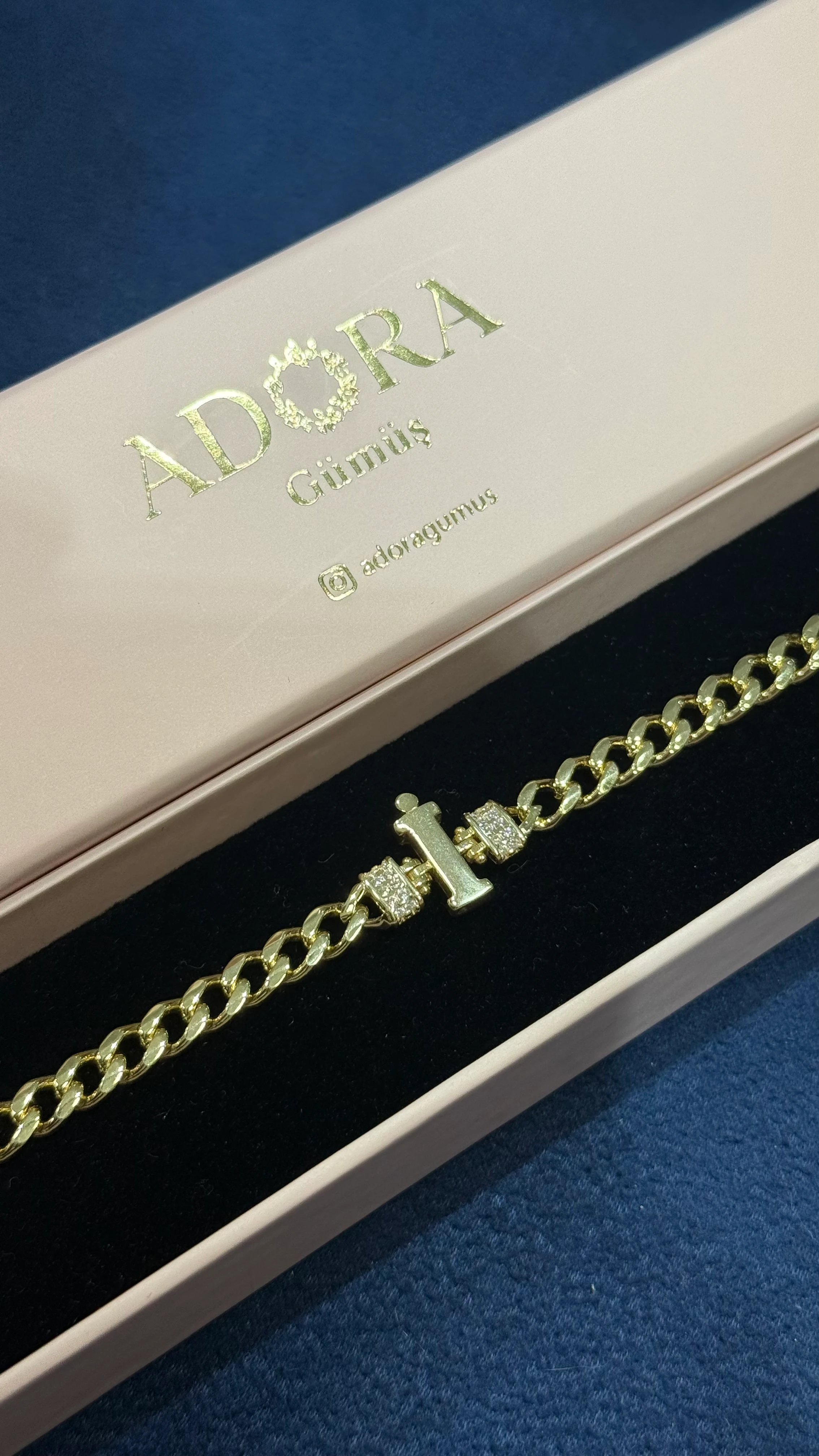 925 Ayar Gümüş Üzerine 14 Ayar Altın Kaplama İ Harfi Gurmet Harf Bileklik main variant image