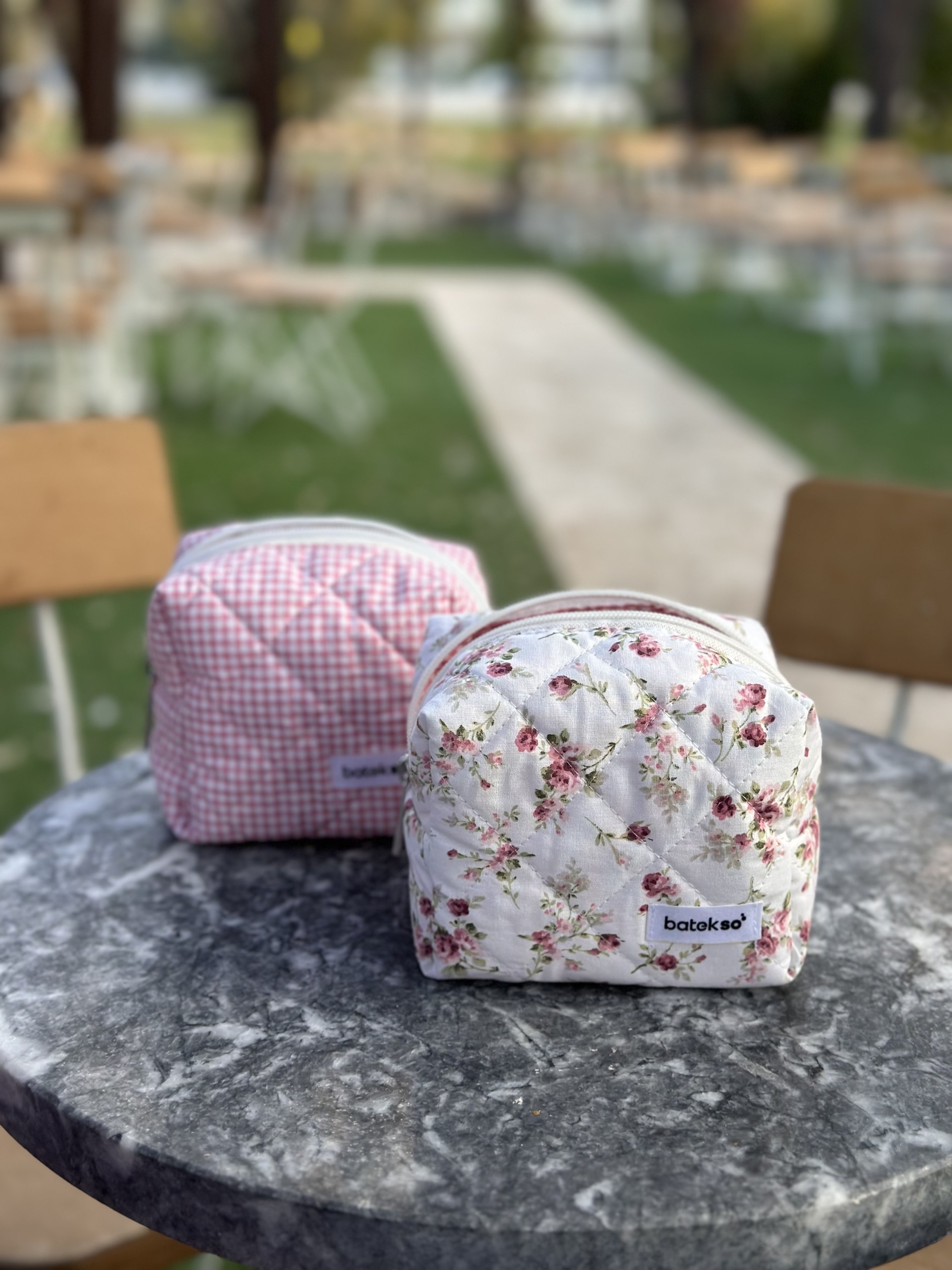 2'li Beyaz Gül Ve Gül Kurusu Kare Desenli Makyaj Çantası - Küçük Boy