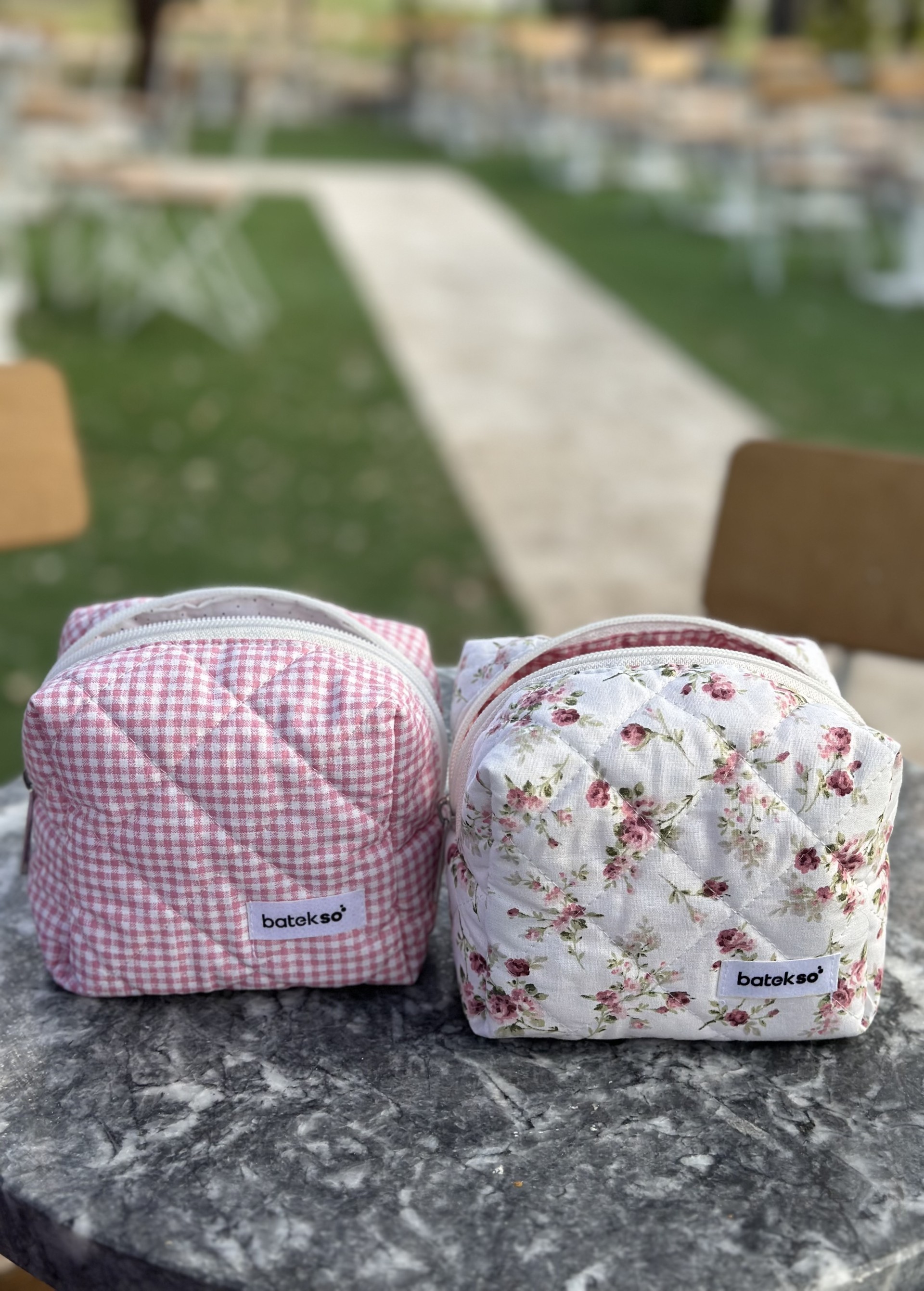 2'li Beyaz Gül Ve Gül Kurusu Kare Desenli Makyaj Çantası - Küçük Boy