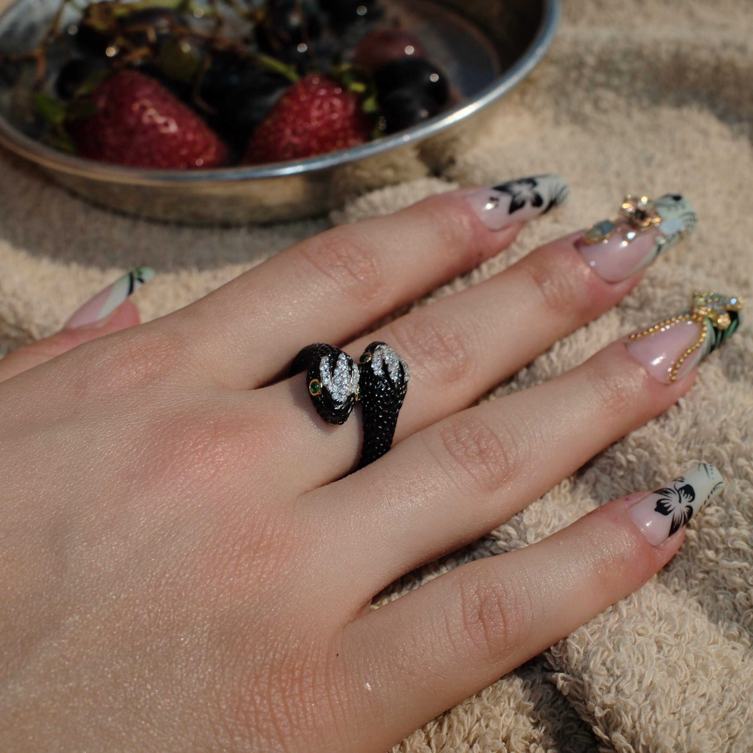 BLACK SNAKE RING