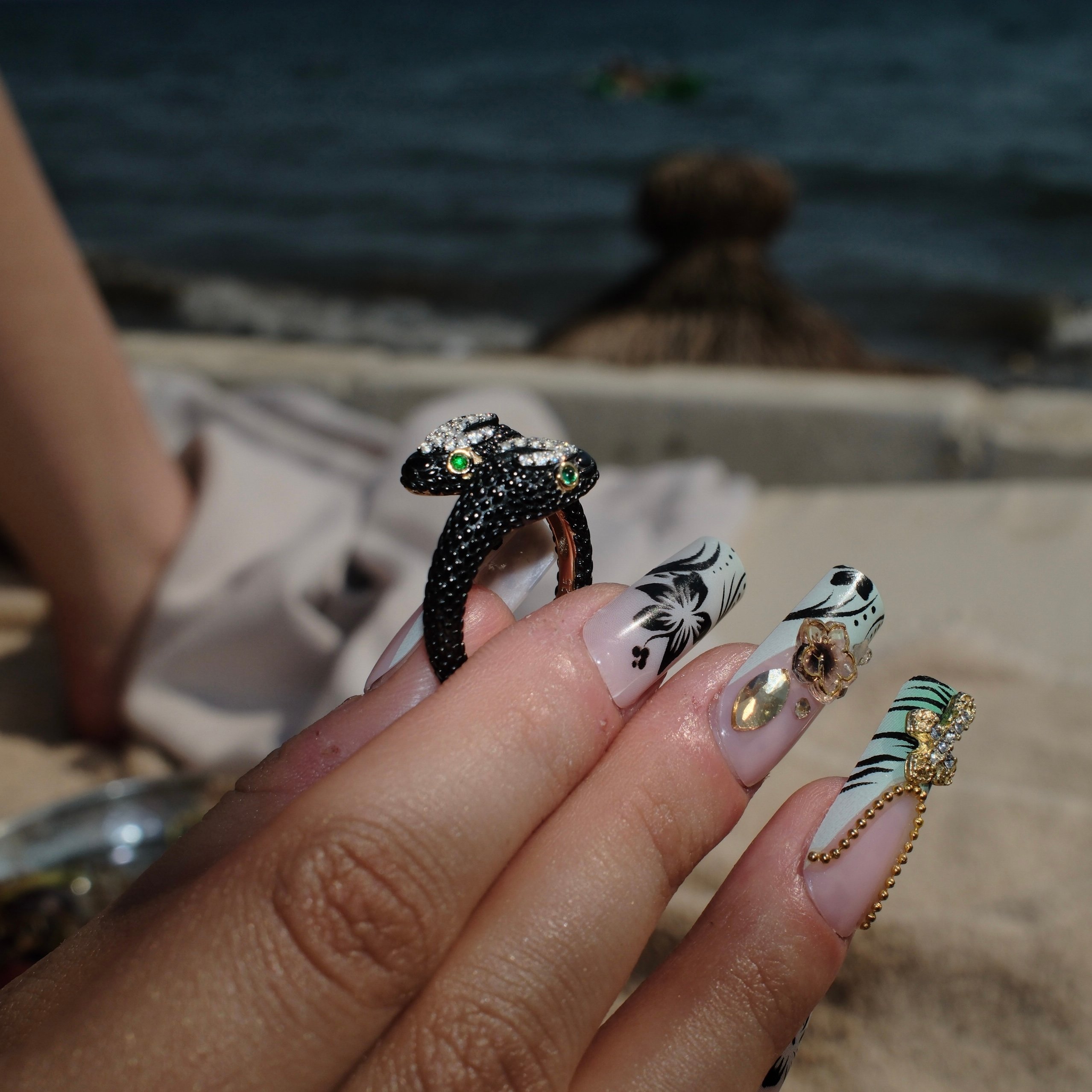 BLACK SNAKE RING