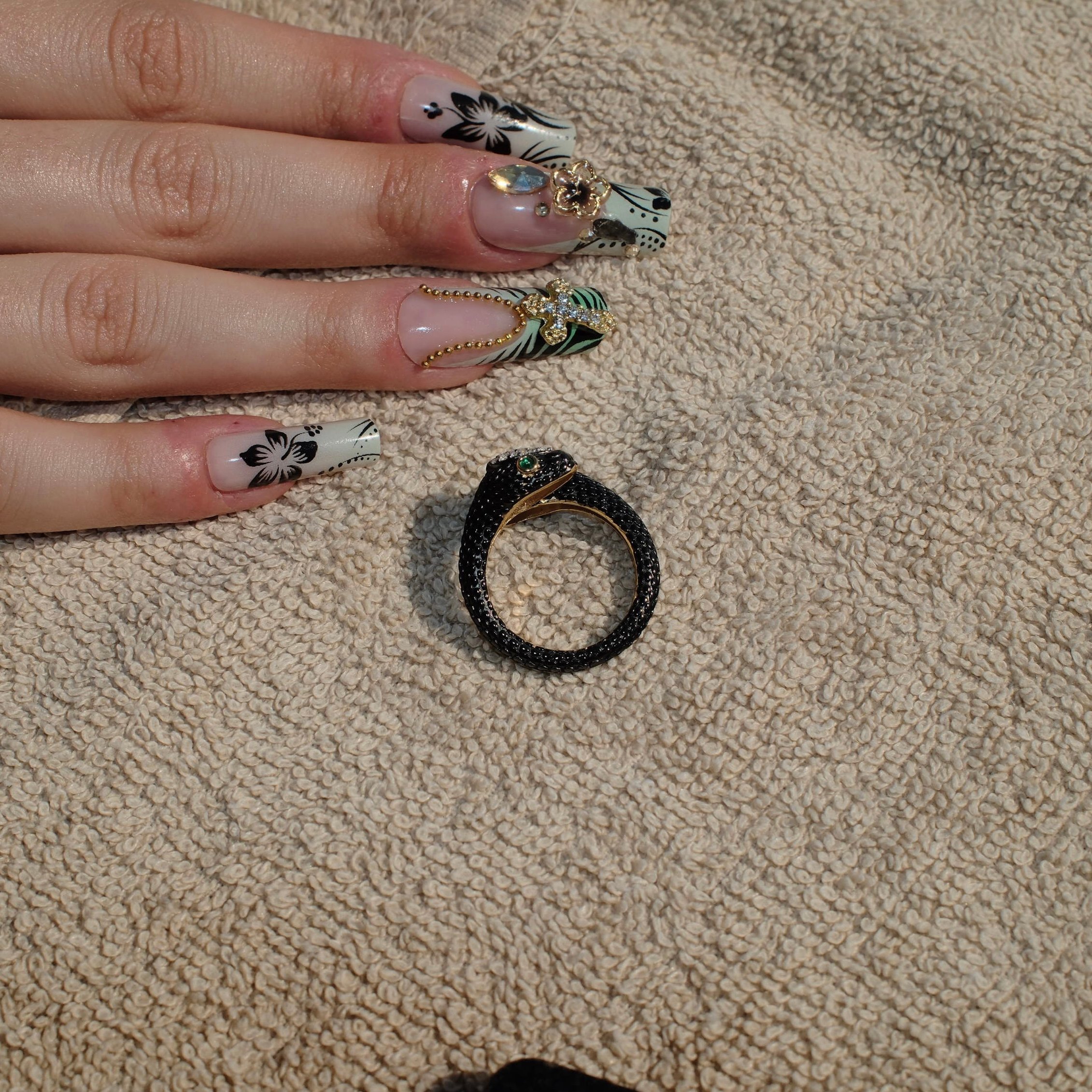 BLACK SNAKE RING