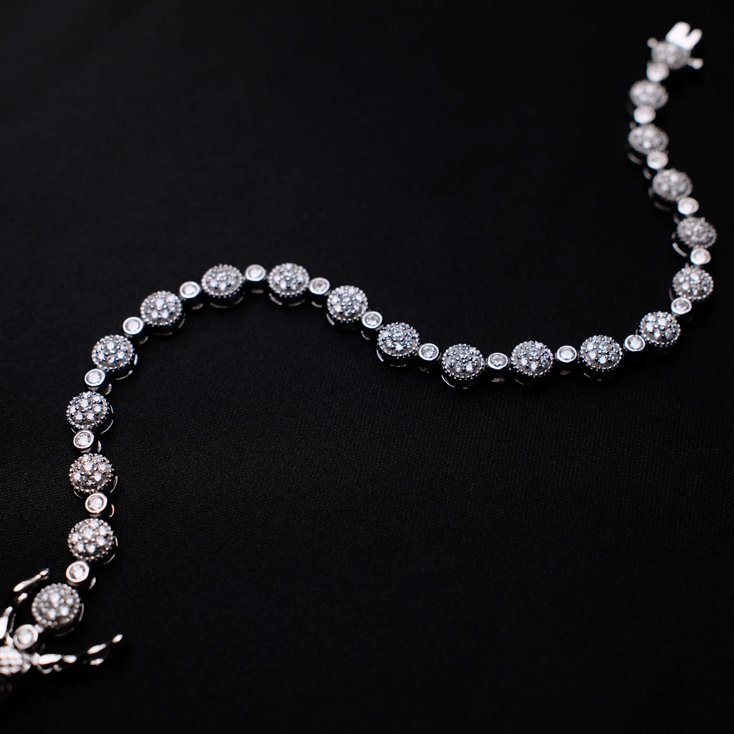 Milgrain and Bezel Link Tennis Bracelet