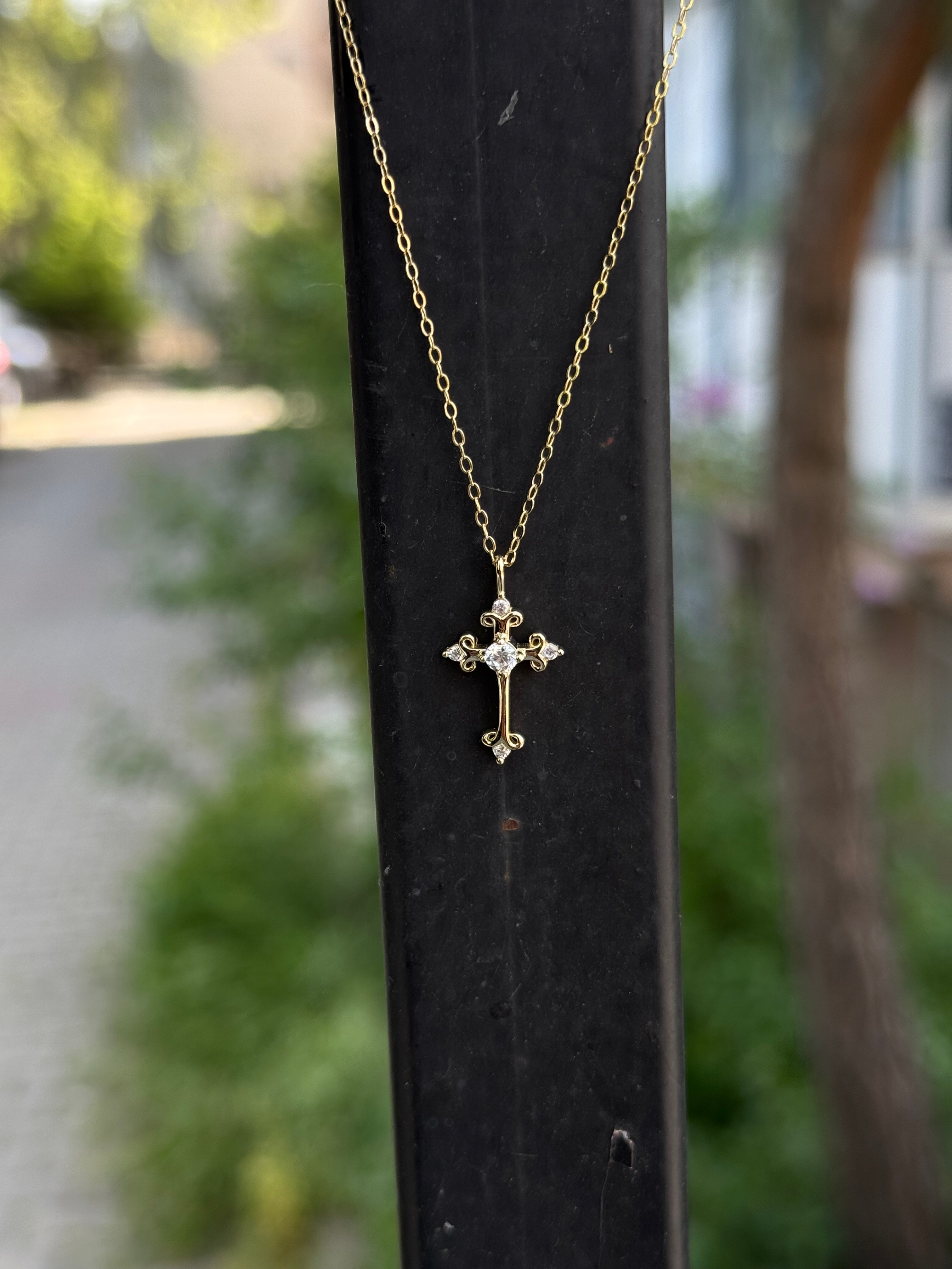 GOTHIC CROSS NECKLACE
