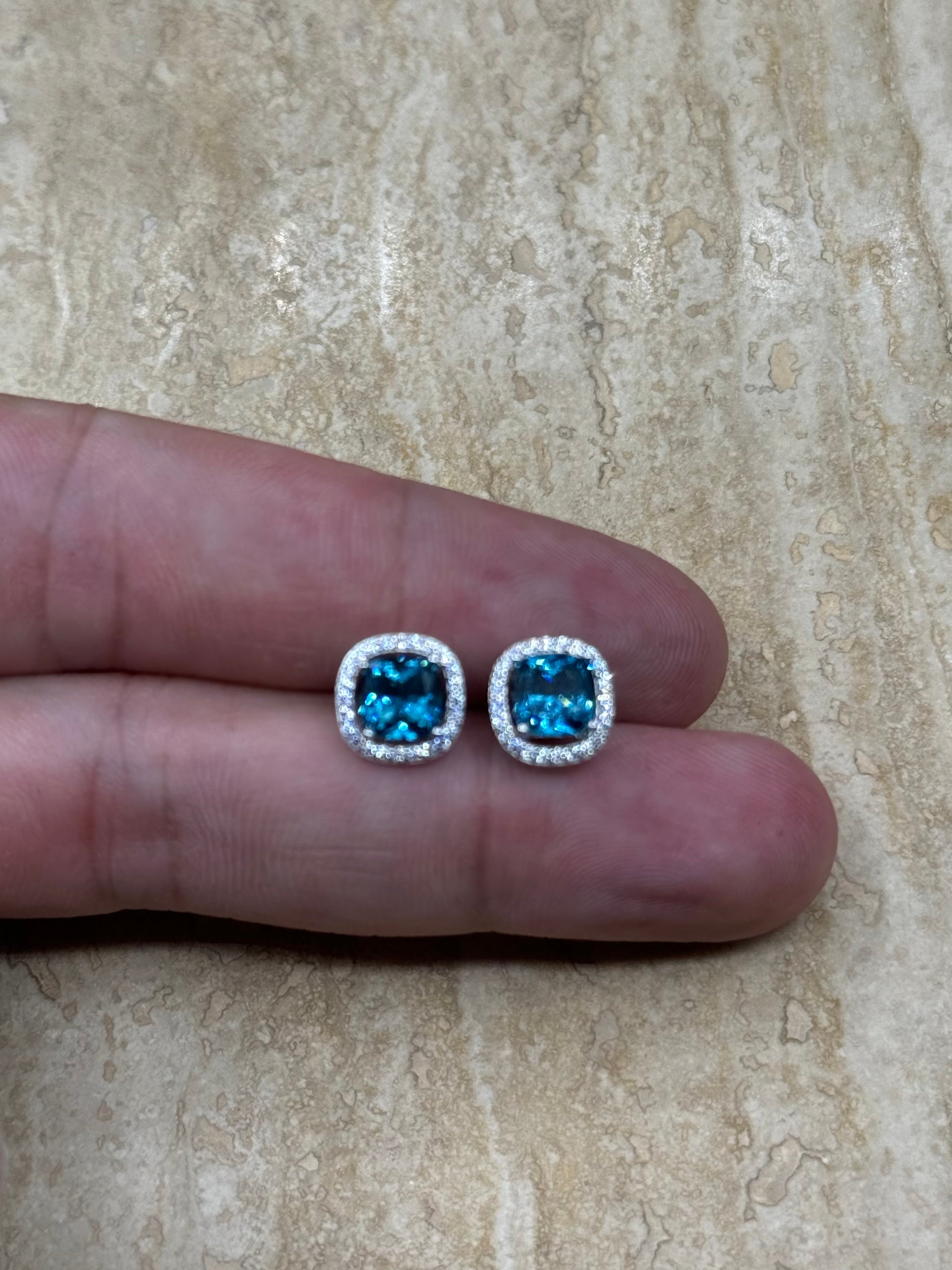 MOISSANITE STUD EARRINGS