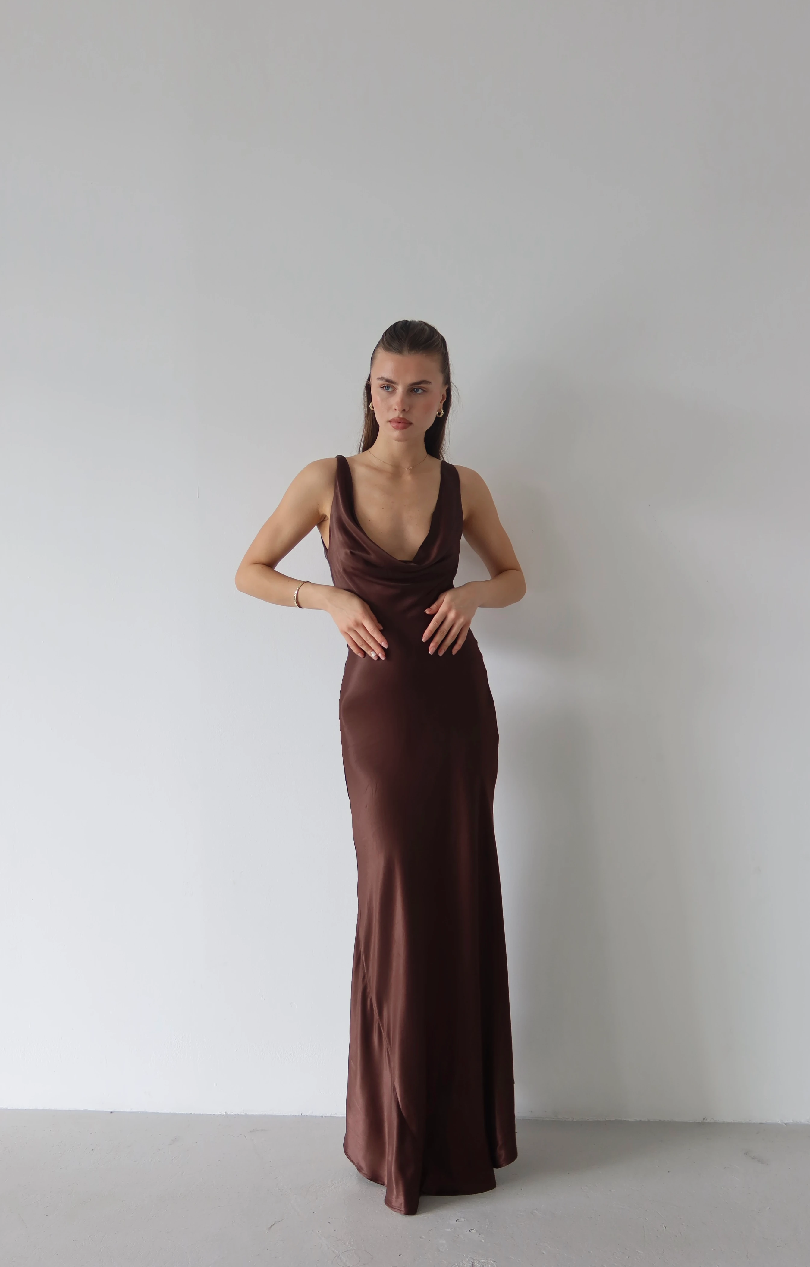 Luna Saten Maxi Elbise - Kahverengi