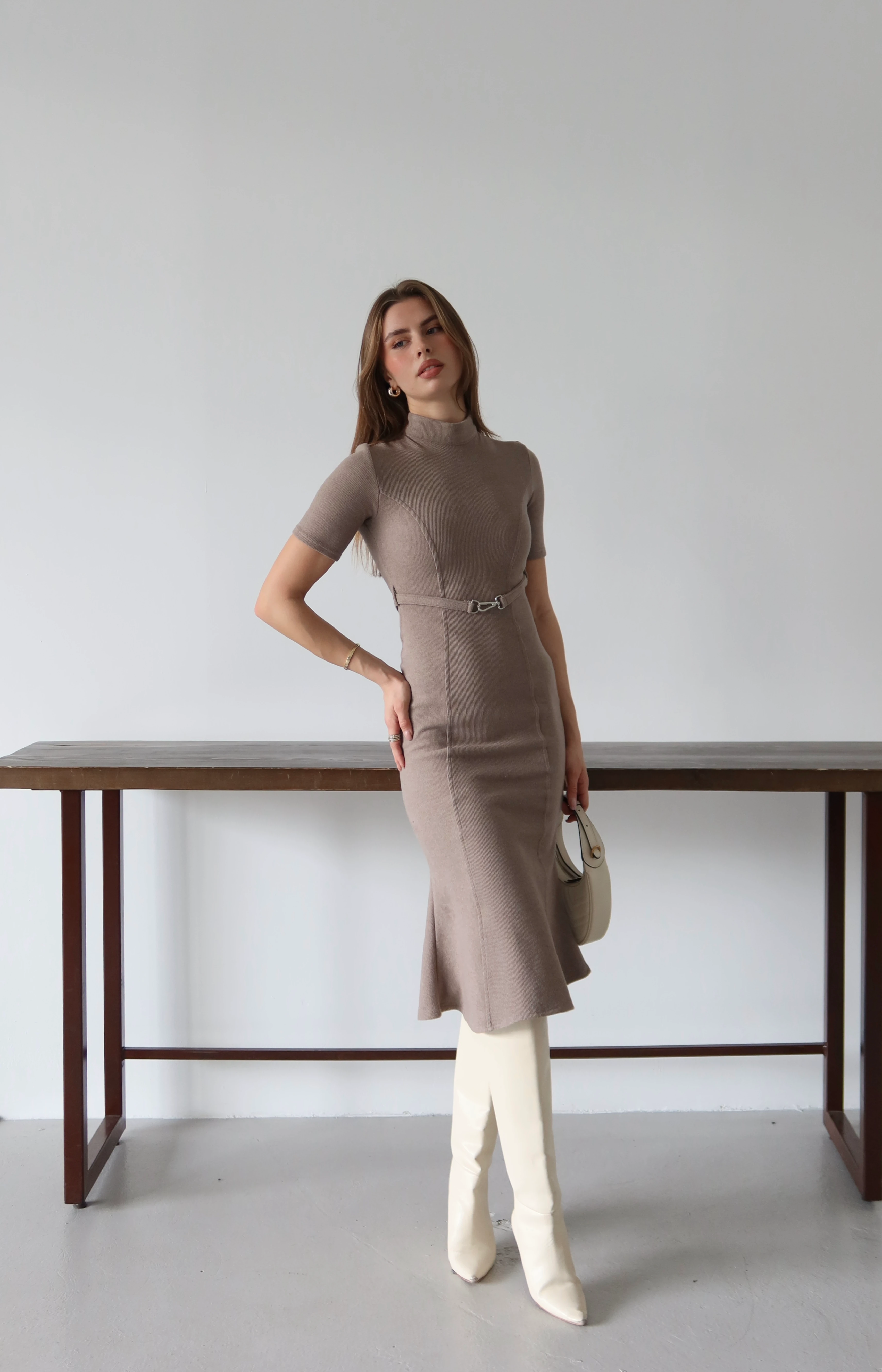 Zarafet Kemer Detay Elbise - Bej