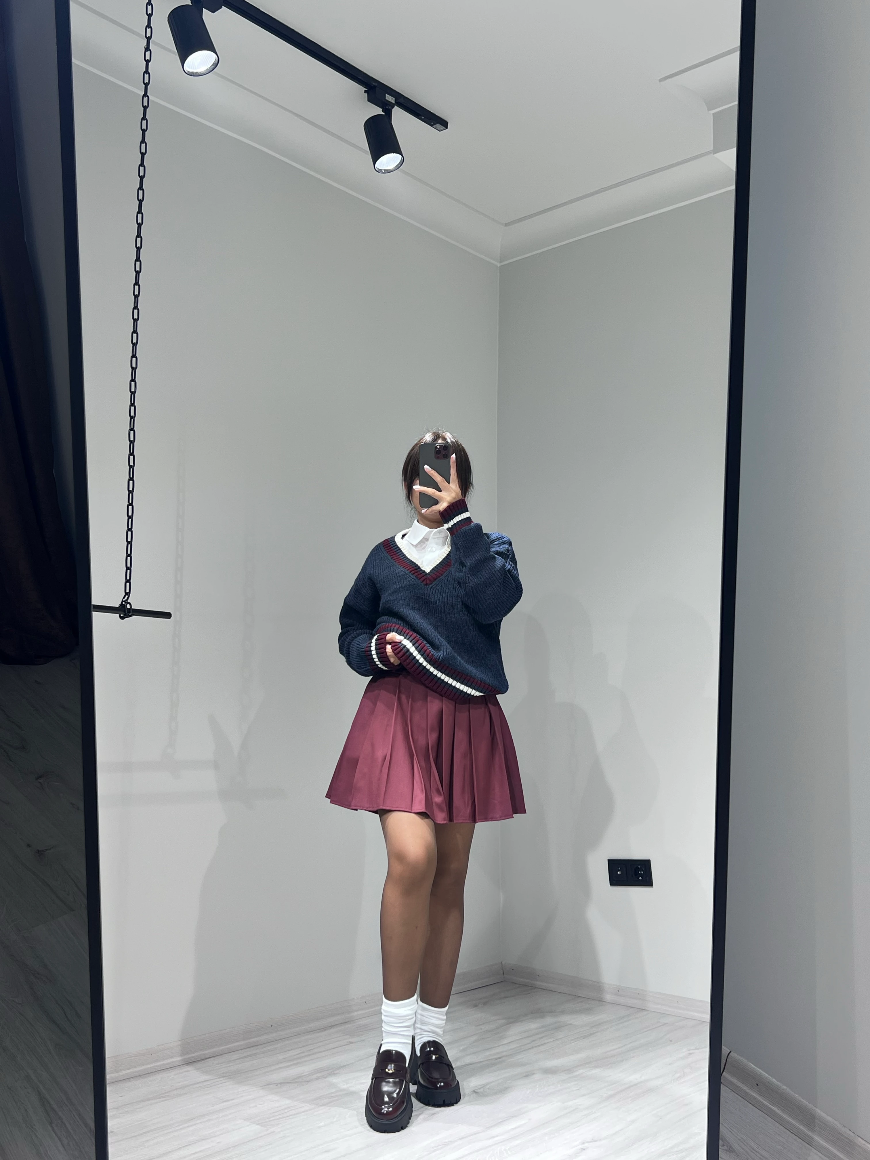 Çift kemerli pileli etek bordo