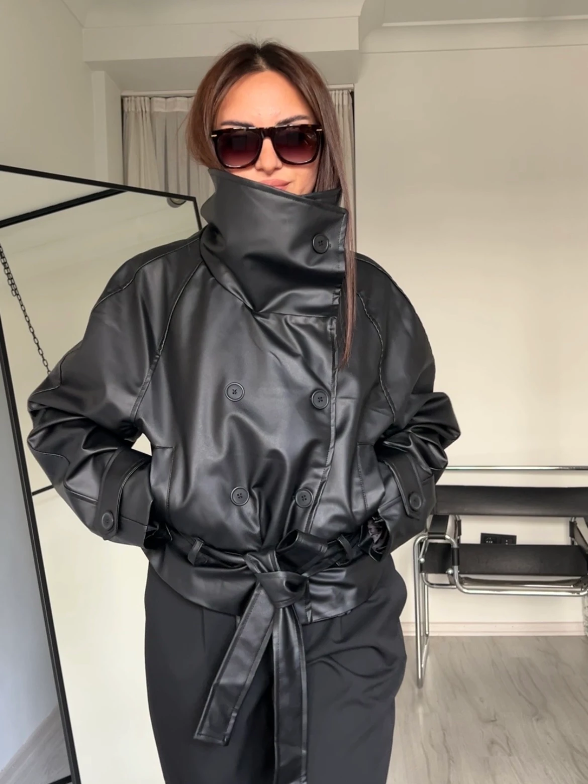 Dik yaka viral deri ceket