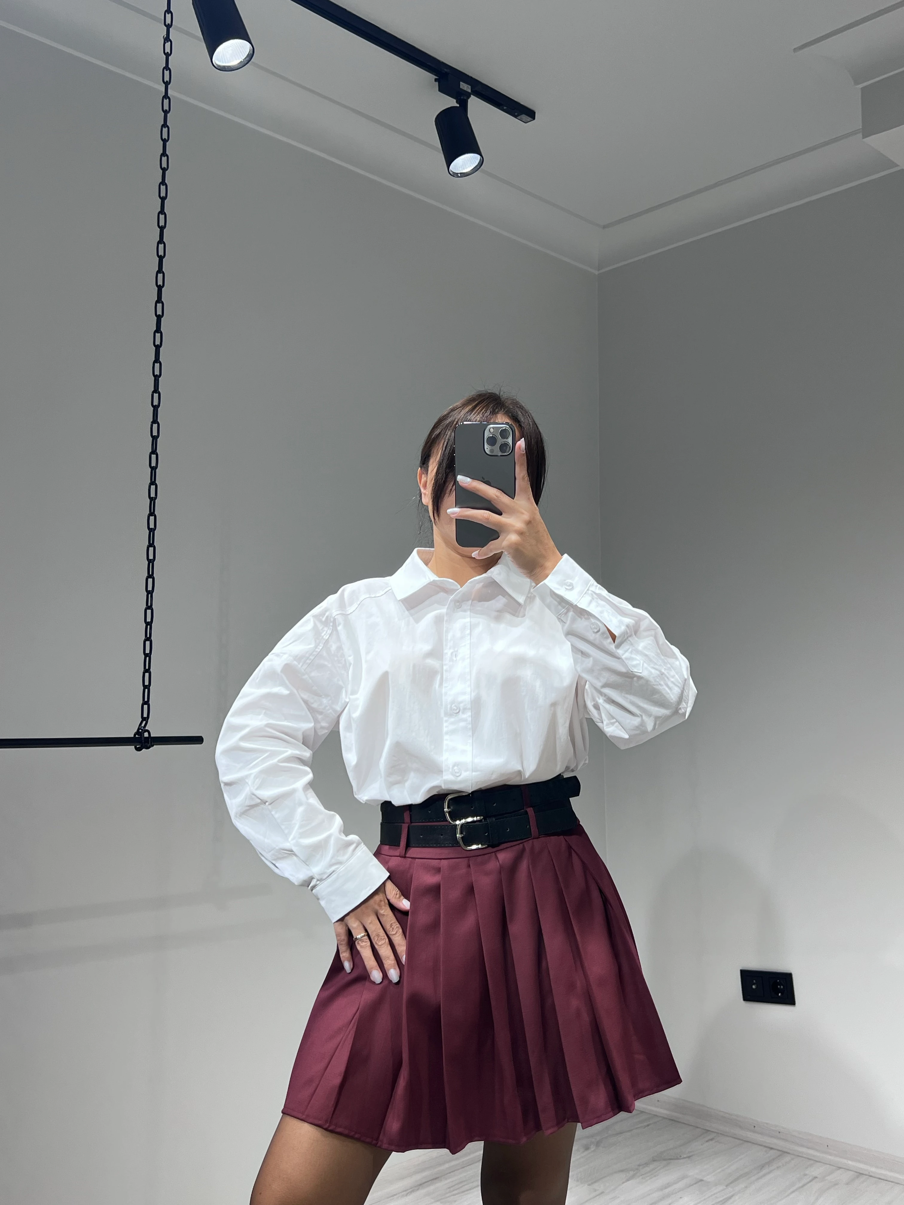 Çift kemerli pileli etek bordo