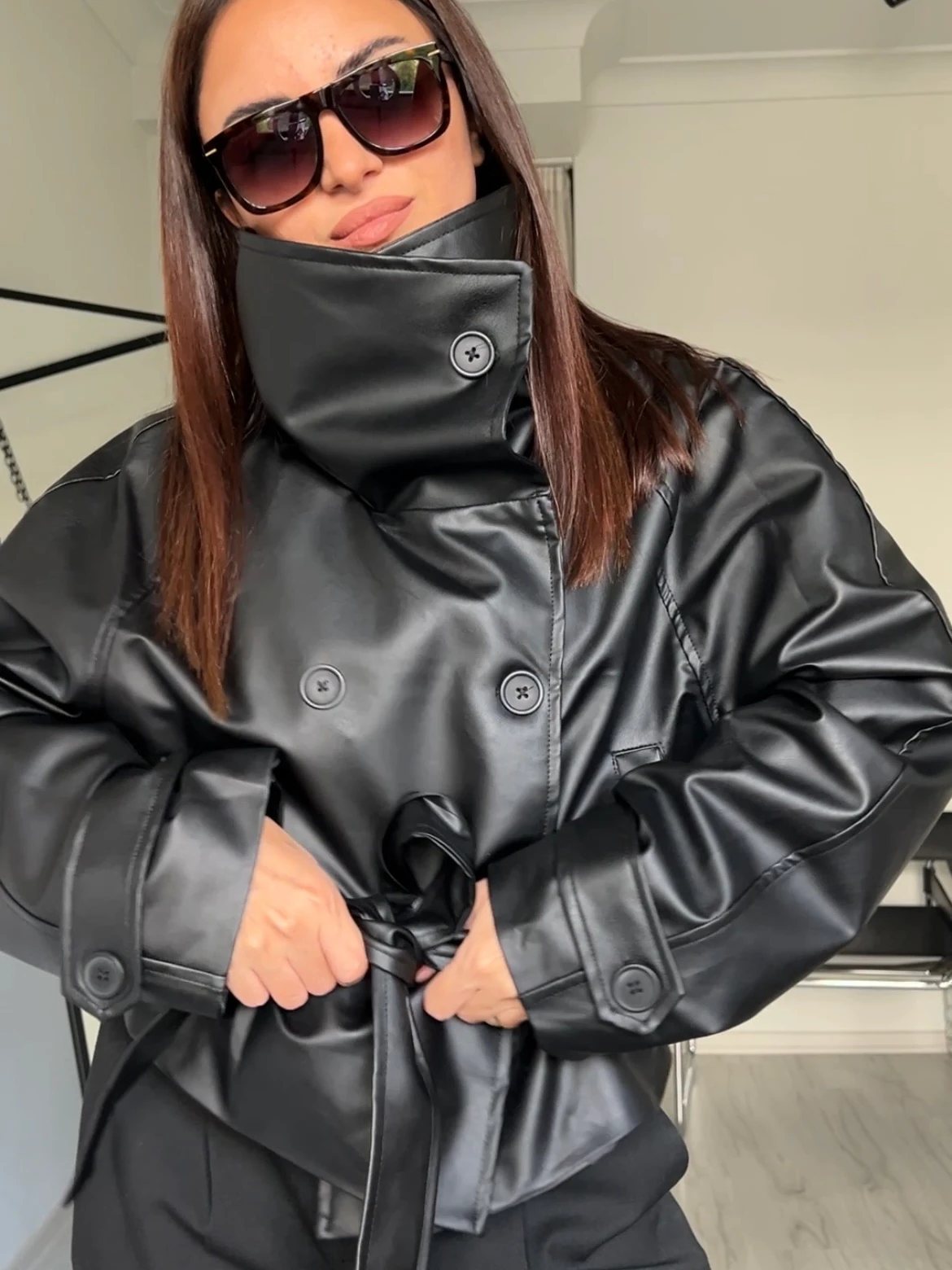 Dik yaka viral deri ceket