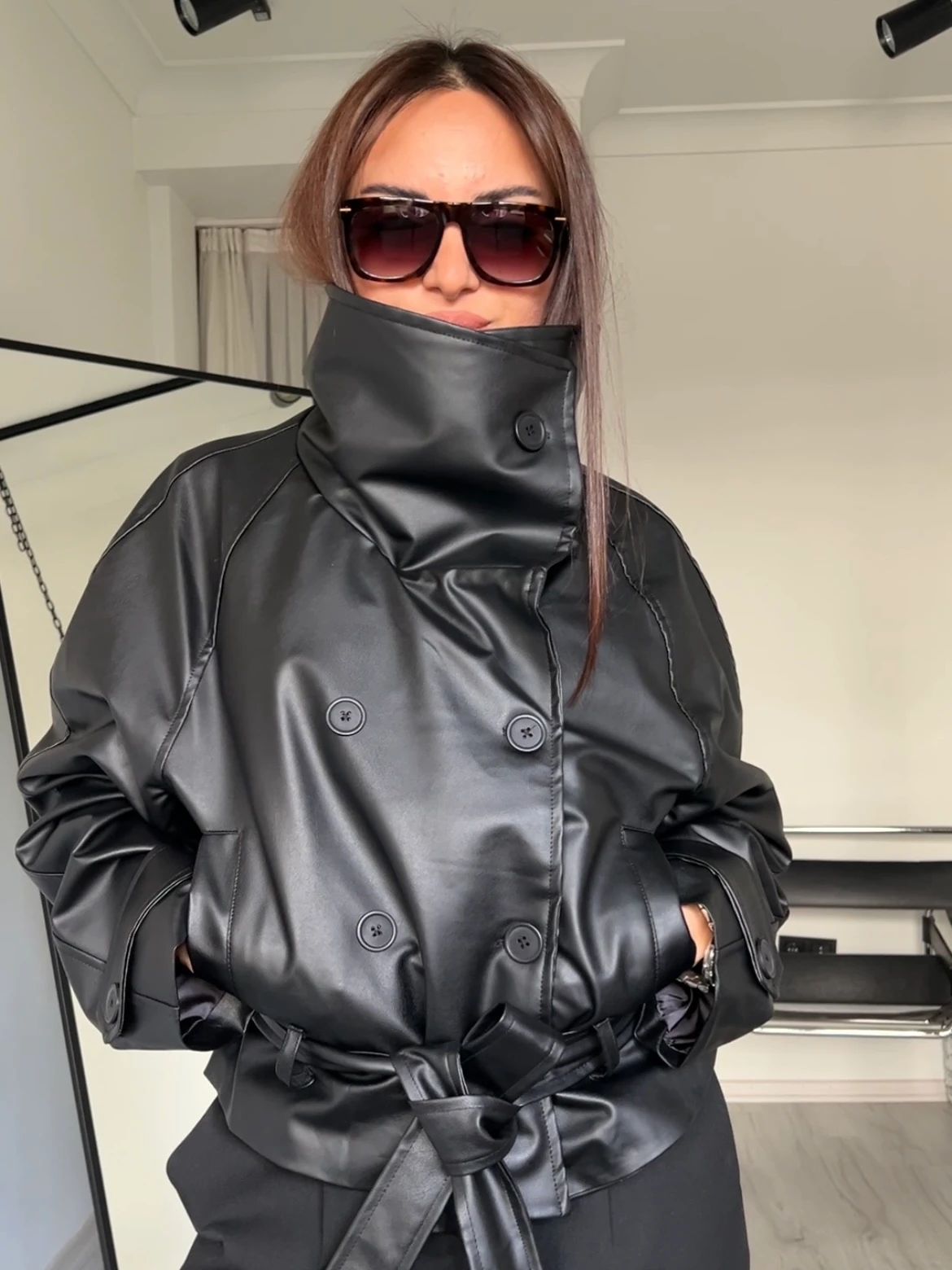 Dik yaka viral deri ceket