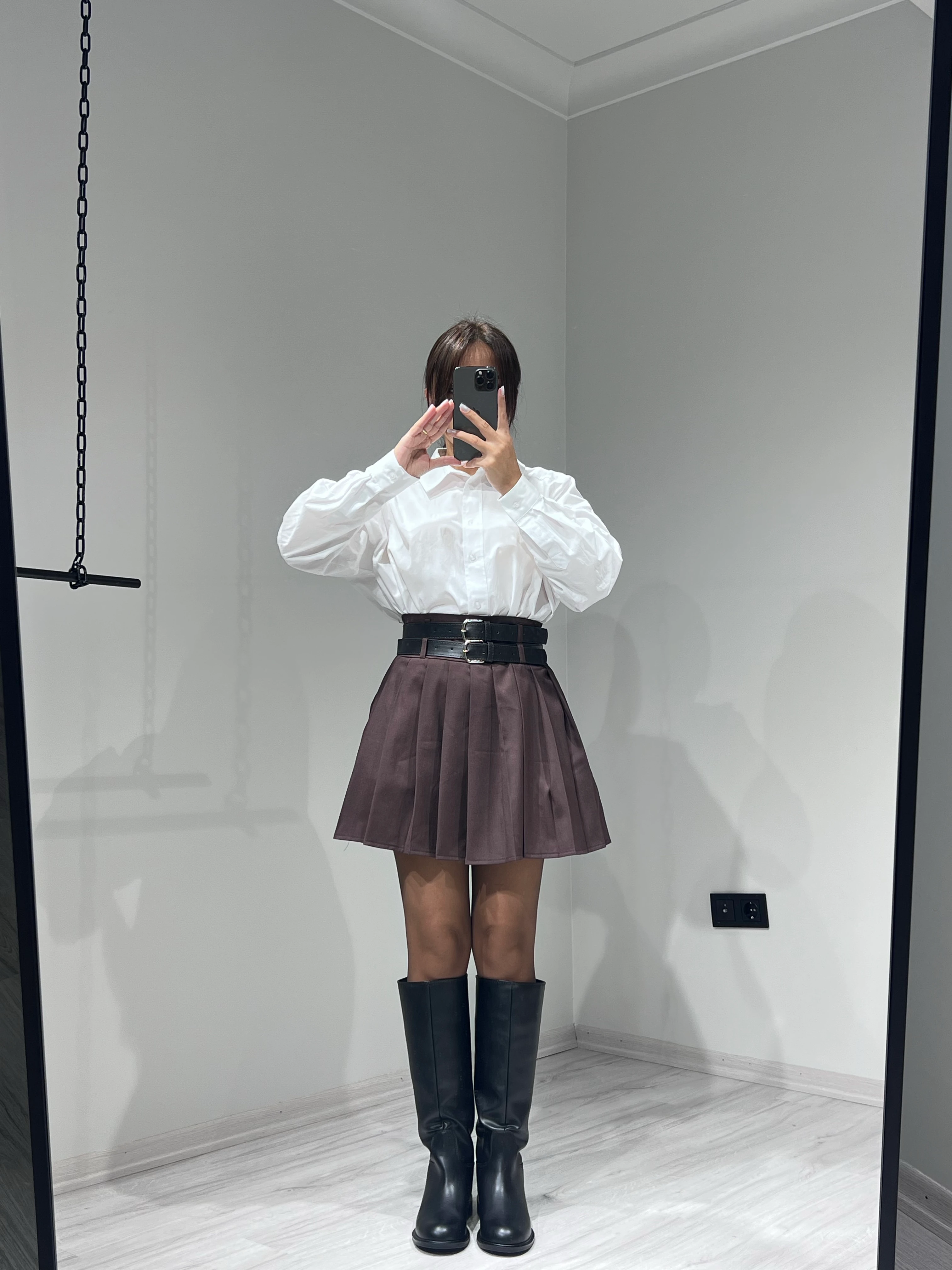 Çift kemerli pileli etek kahverengi