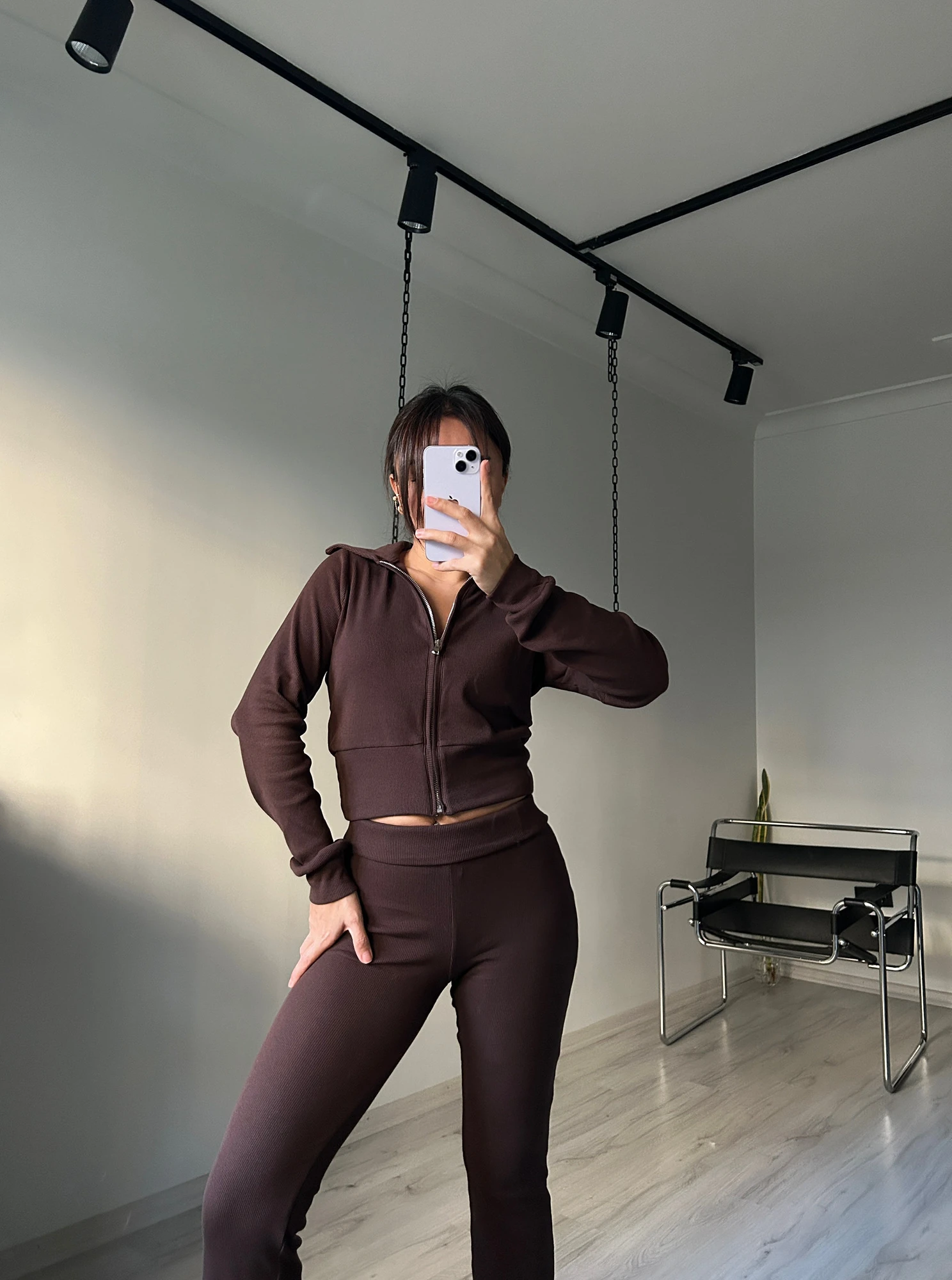 Kahverengi fermuarlı eşofman takım