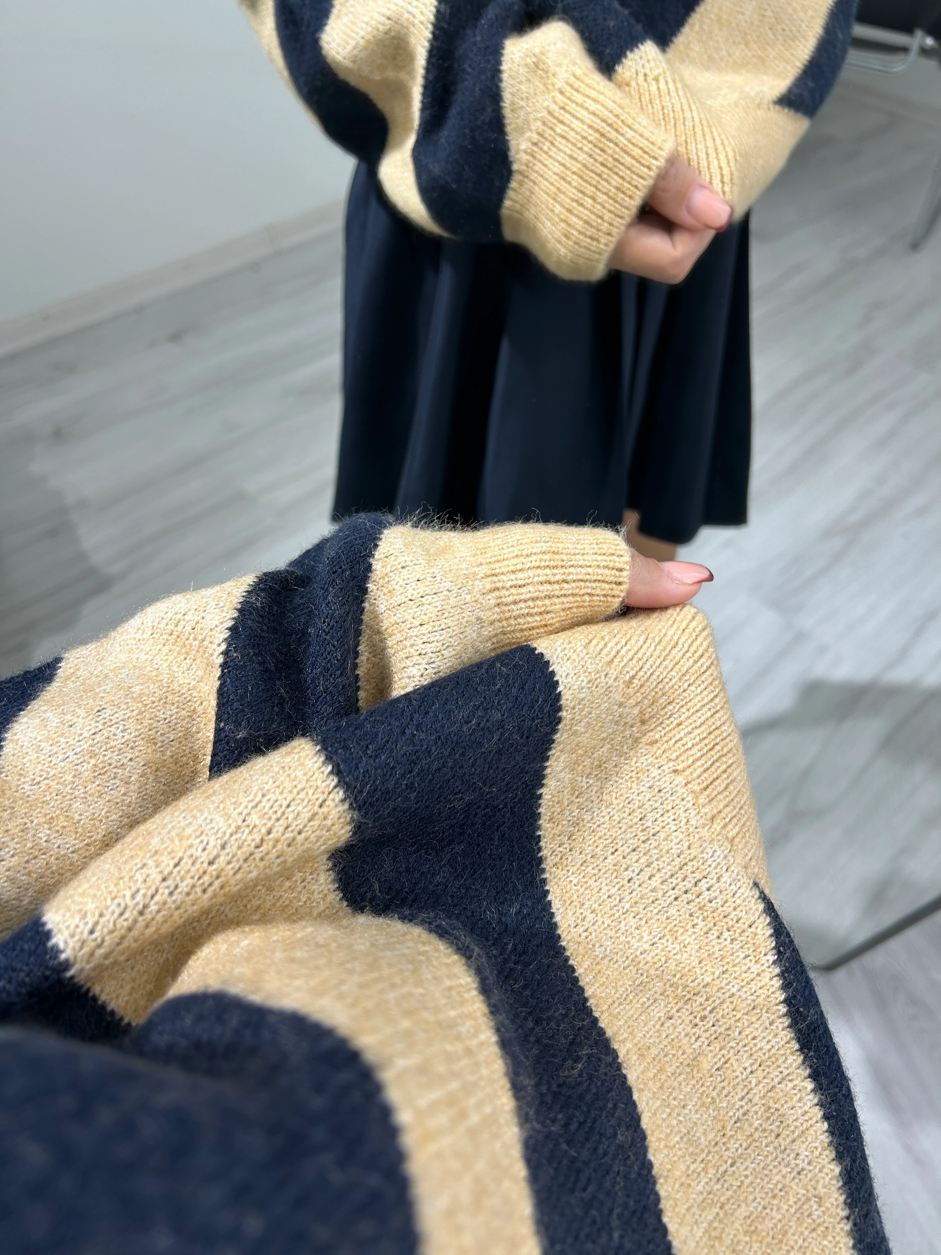 Bej Lacivert çizgili kazak