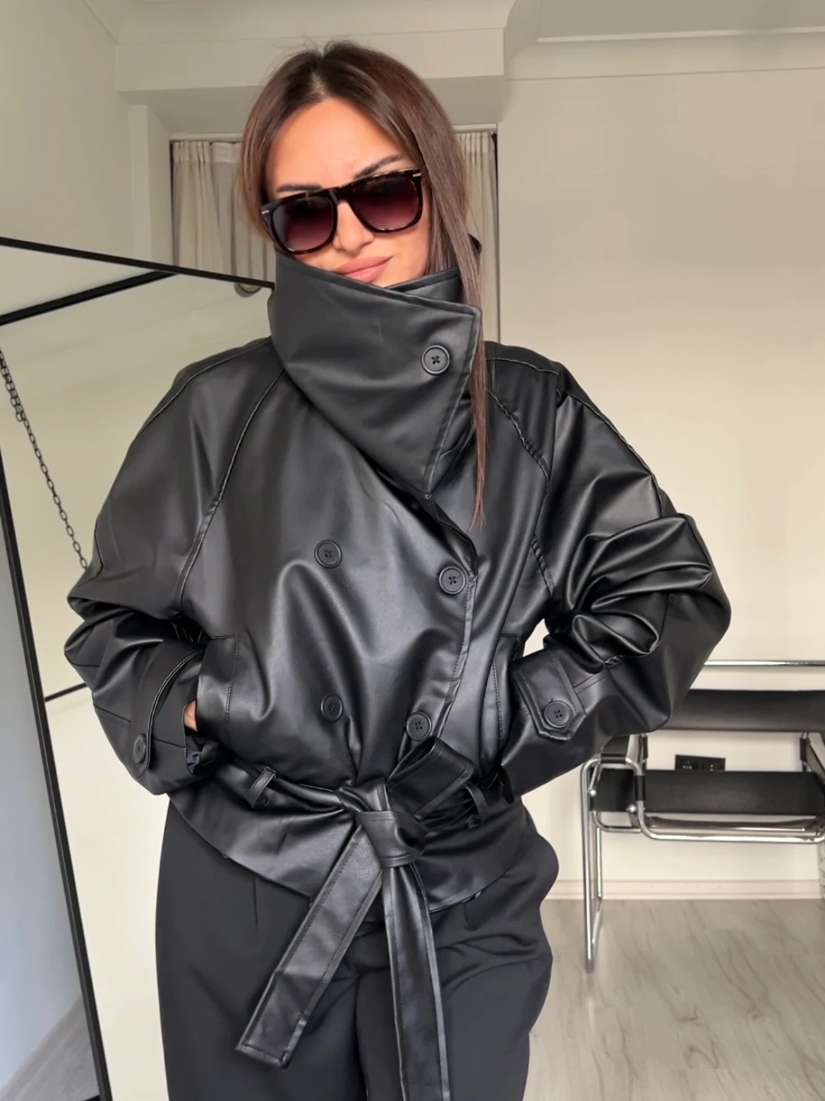 Dik yaka viral deri ceket