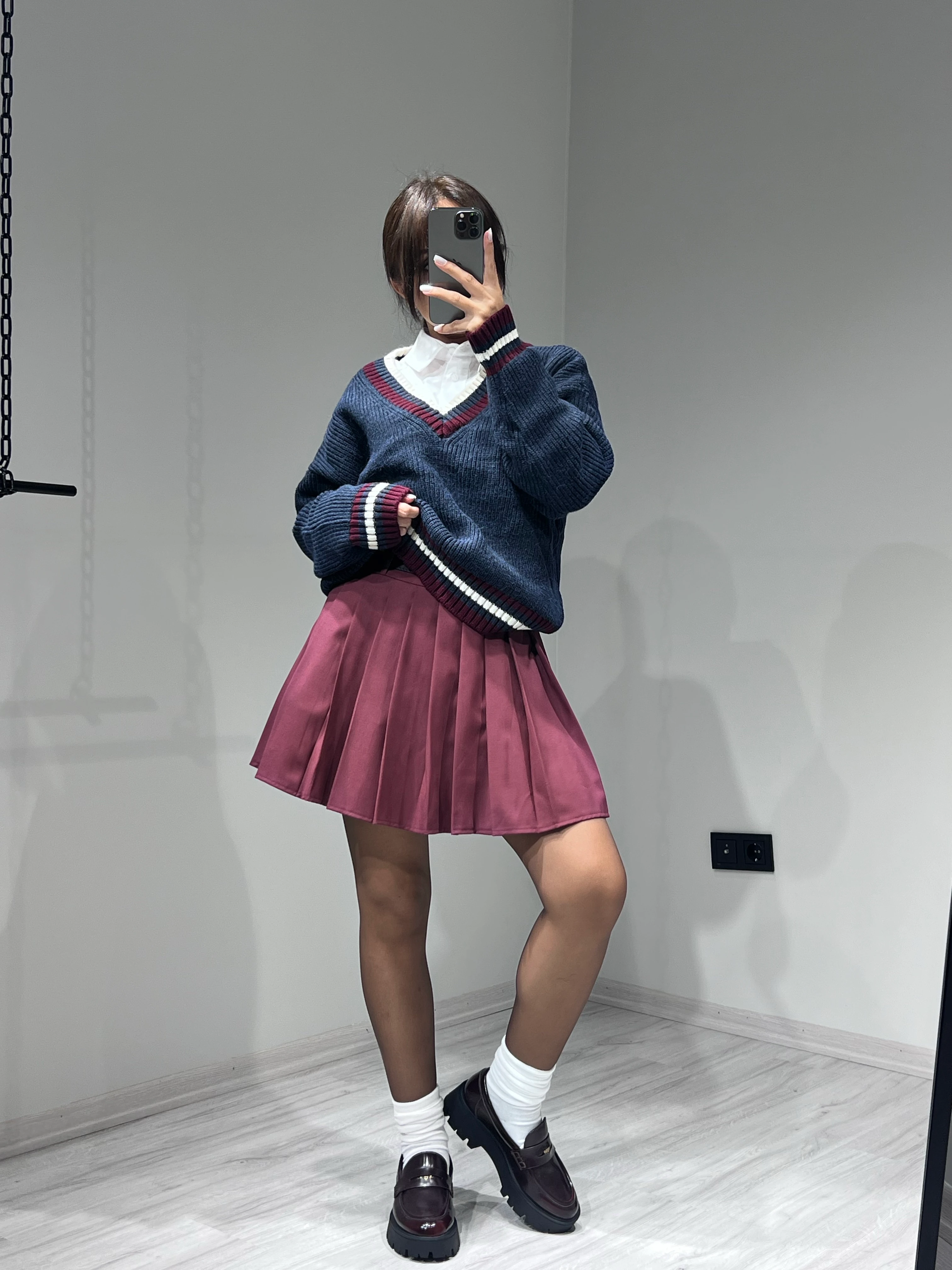 Çift kemerli pileli etek bordo