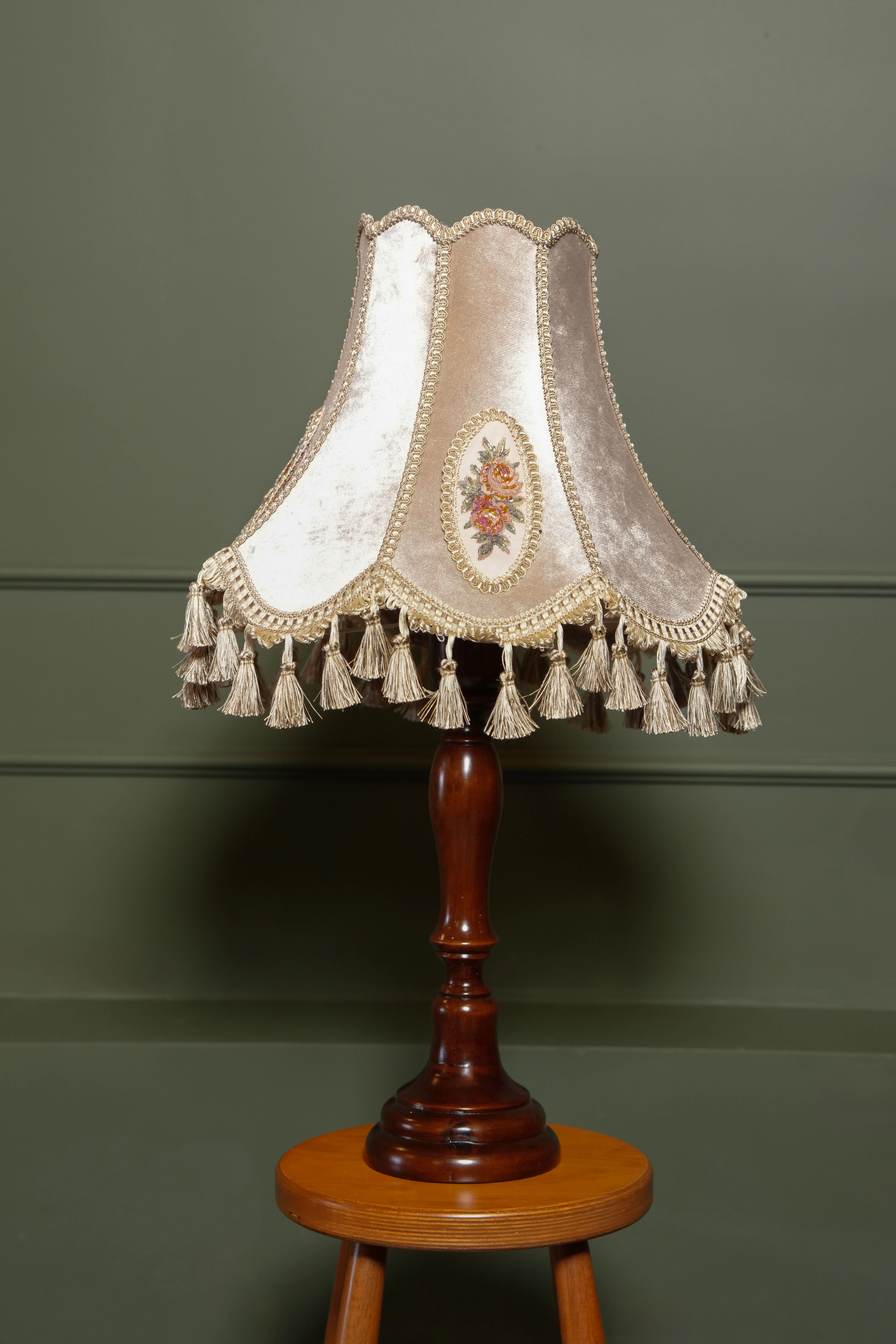 BONCUK İŞLEMELİ ABAJUR