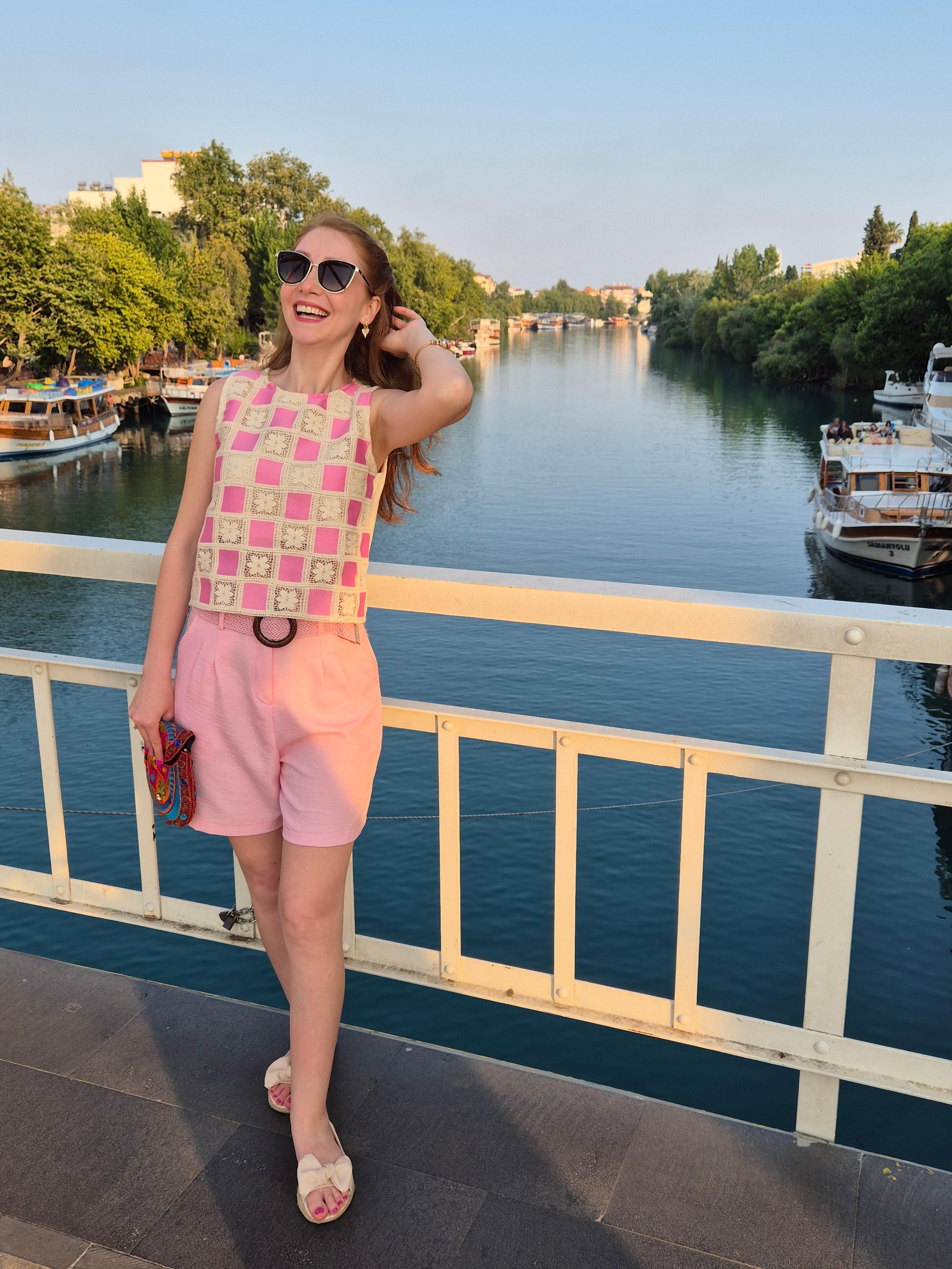 KEMERLİ PEMBE ŞORT