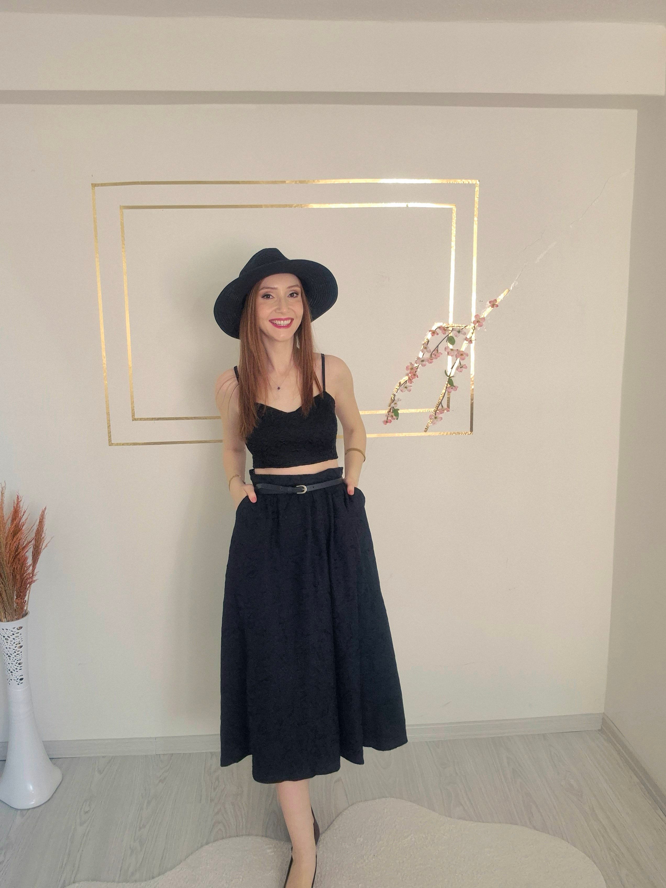SİYAH CROP-ETEK KOMBİN