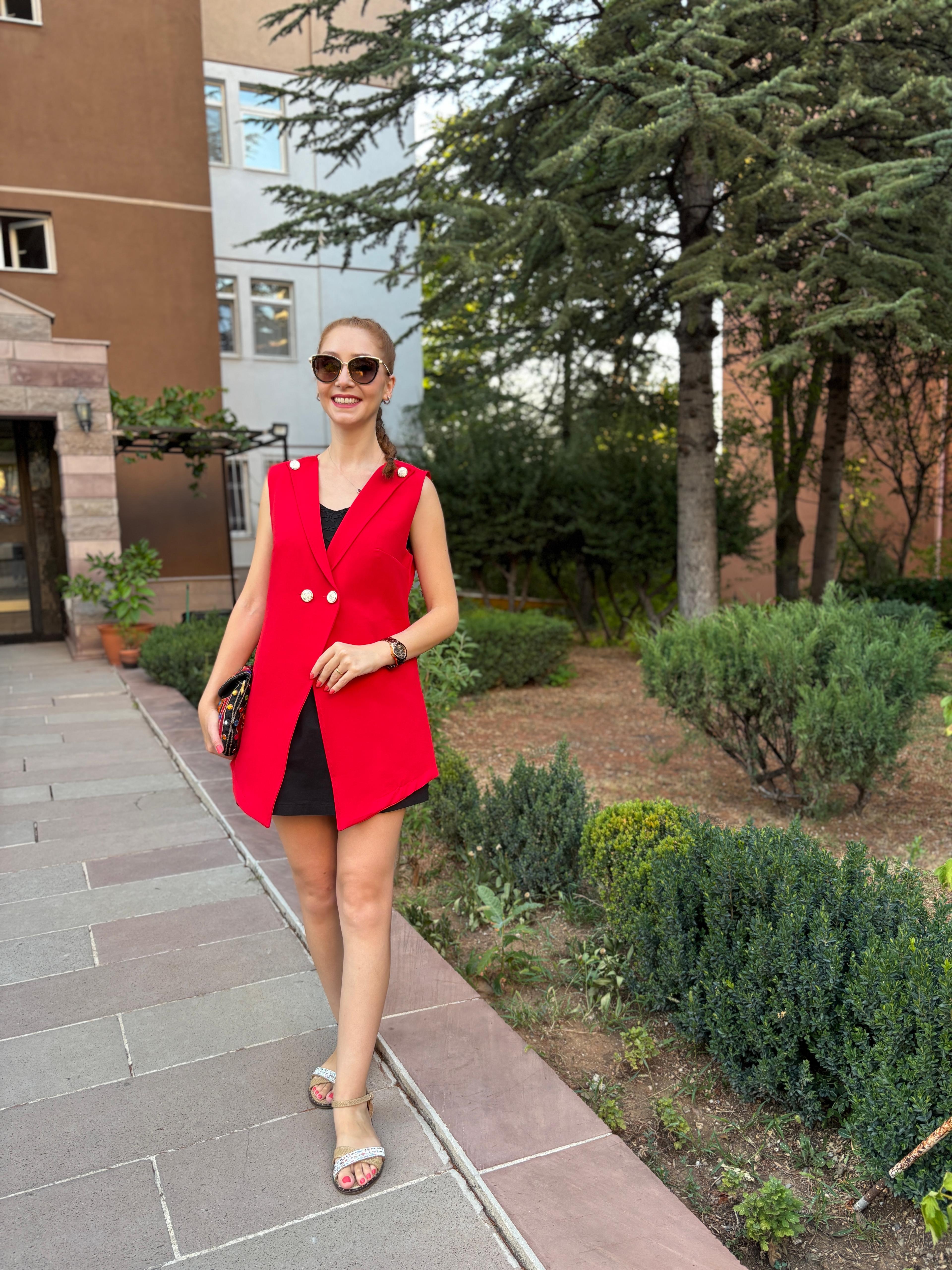 DÜĞME DETAYLI KIRMIZI BLAZER YELEK