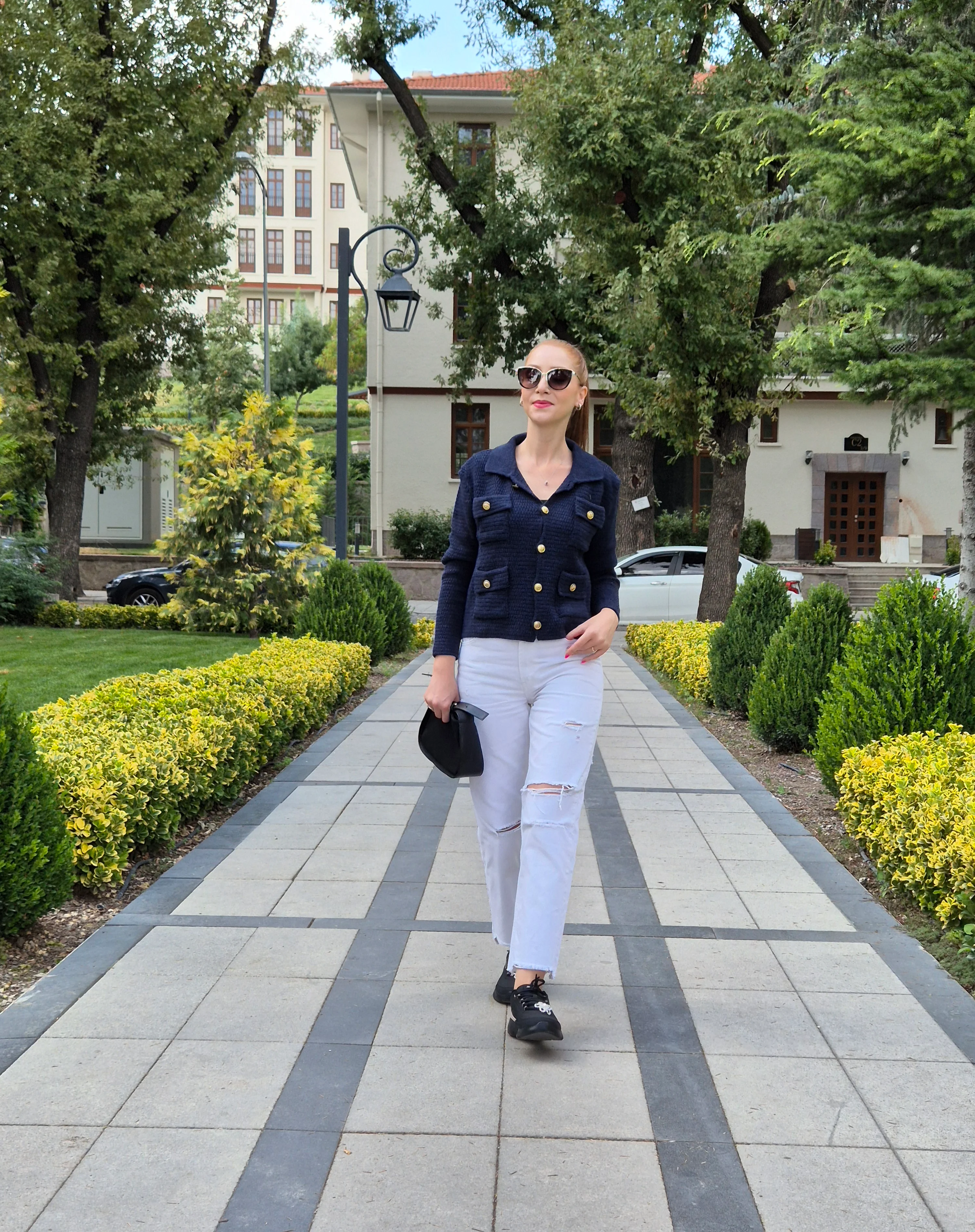 GOLD DÜĞME DETAYLI LACİVERT KAZAK HIRKA