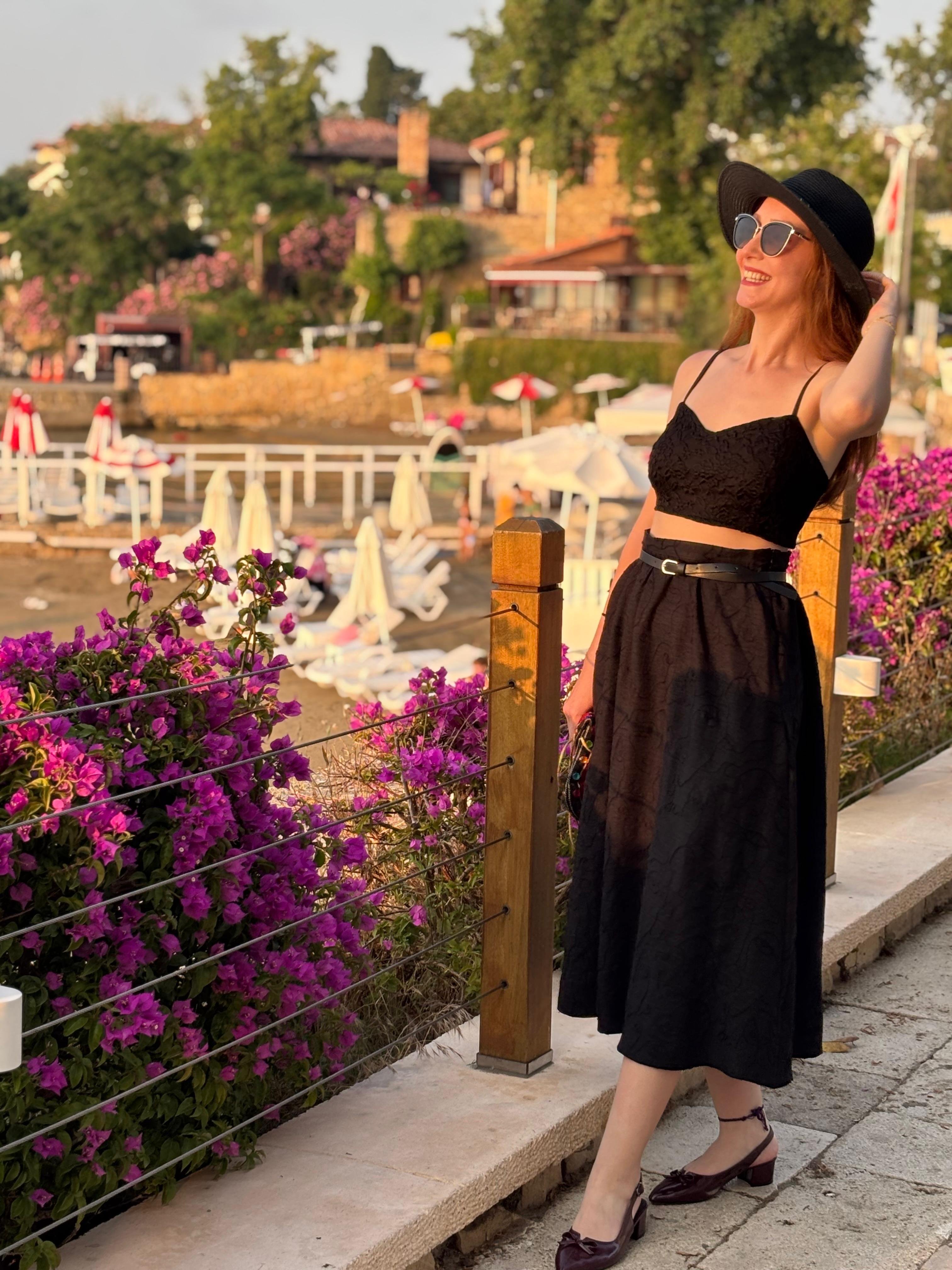 SİYAH CROP-ETEK KOMBİN